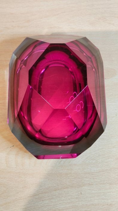 Posa Cenere per Fumatori in Vetro Viola a Forma di Diamante - Eleganza e Funzionalità