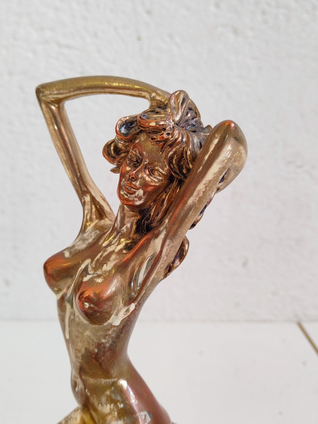 Scultura in Bronzo di Donna Nuda - Lamina d'Argento 925 - Base in Legno Nero - Opera d'Arte Elegante