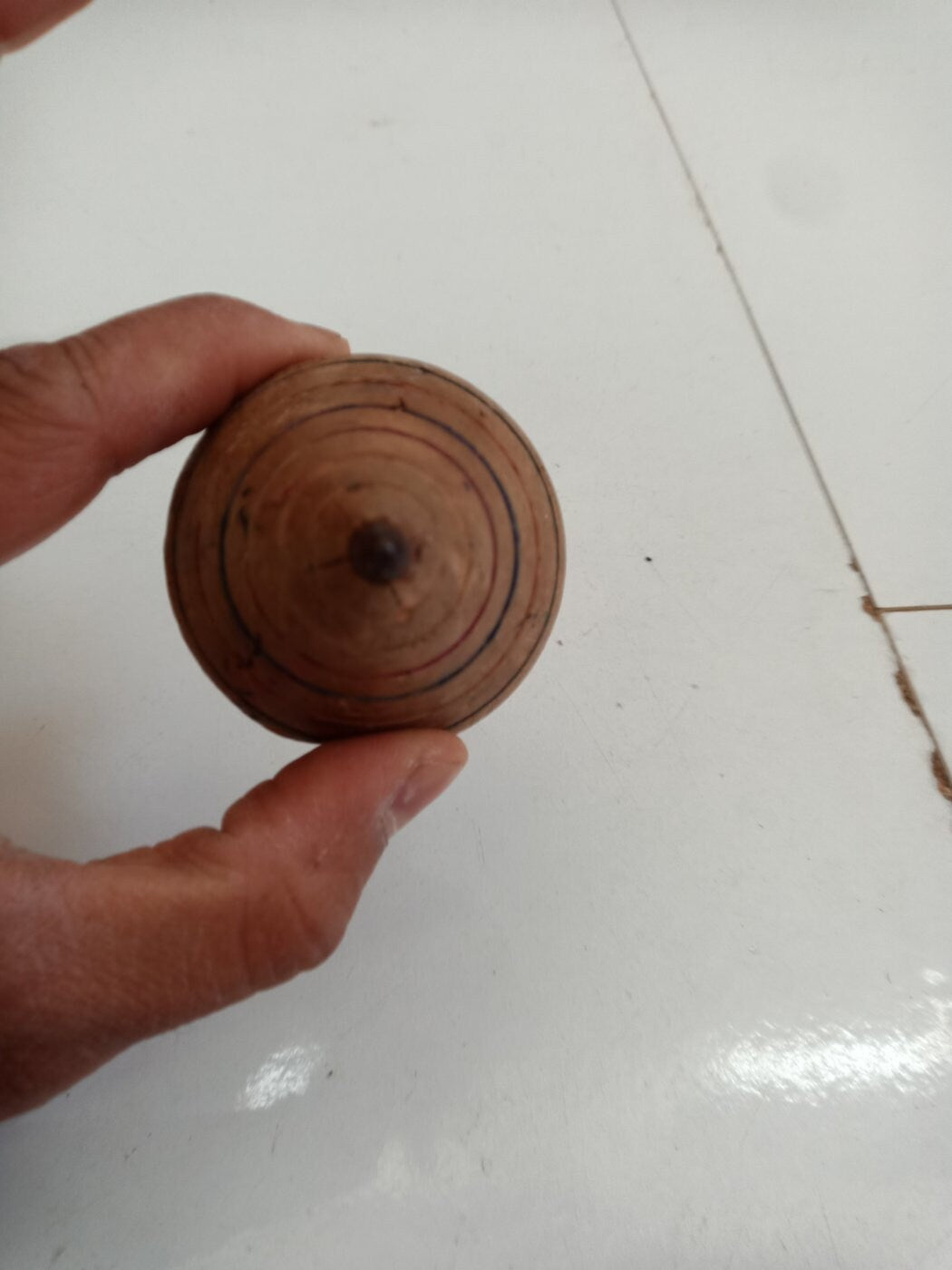 Gioco Vintage - Vecchia Trottola in Legno e Ferro - Un Pezzo di Storia da Rivivere