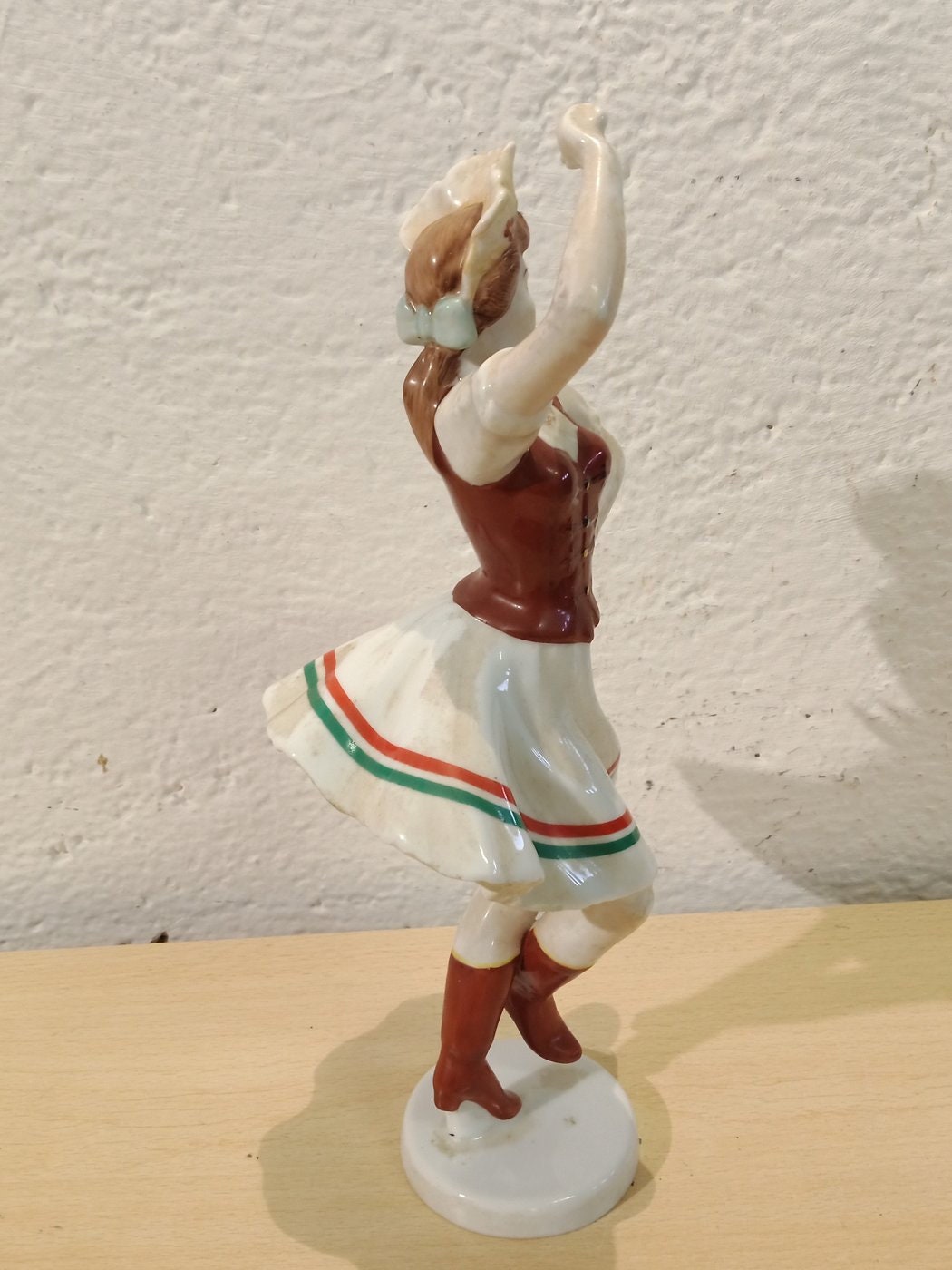 Statuetta Popolare in Porcellana Dipinta a Mano - Hollohaza Ungheria, 1831