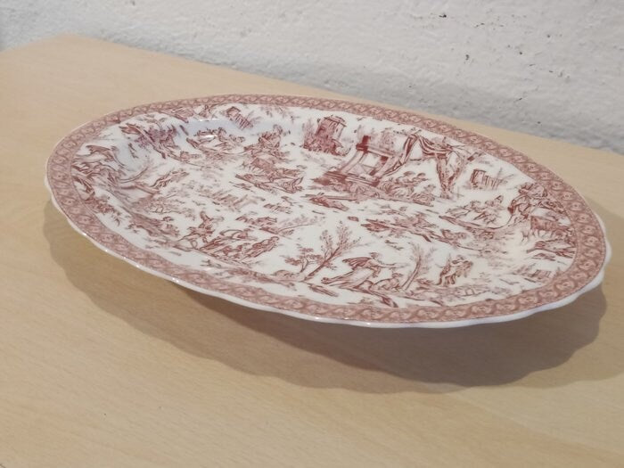 Piatto Ovale in Fine Porcellana Rosa - Eleganza e Stile per la Tua Tavola 26x35 cm