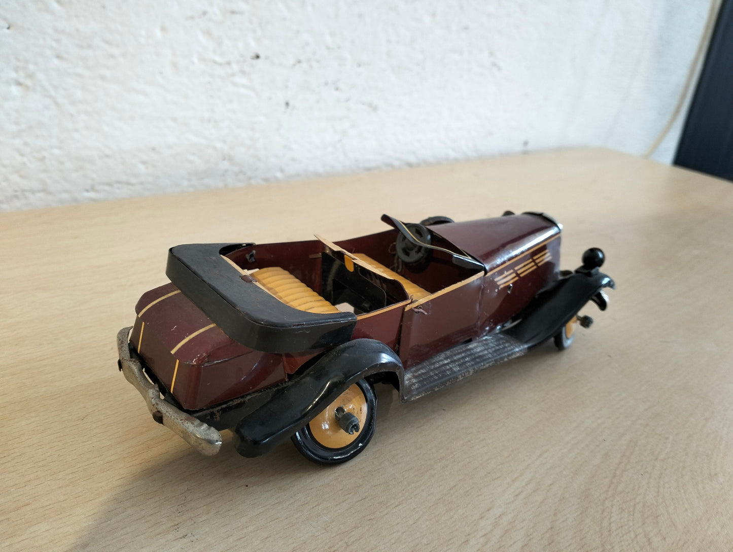 Modellino Auto in Latta Vintage Senza Chiave di Carica - Pezzo da Collezione