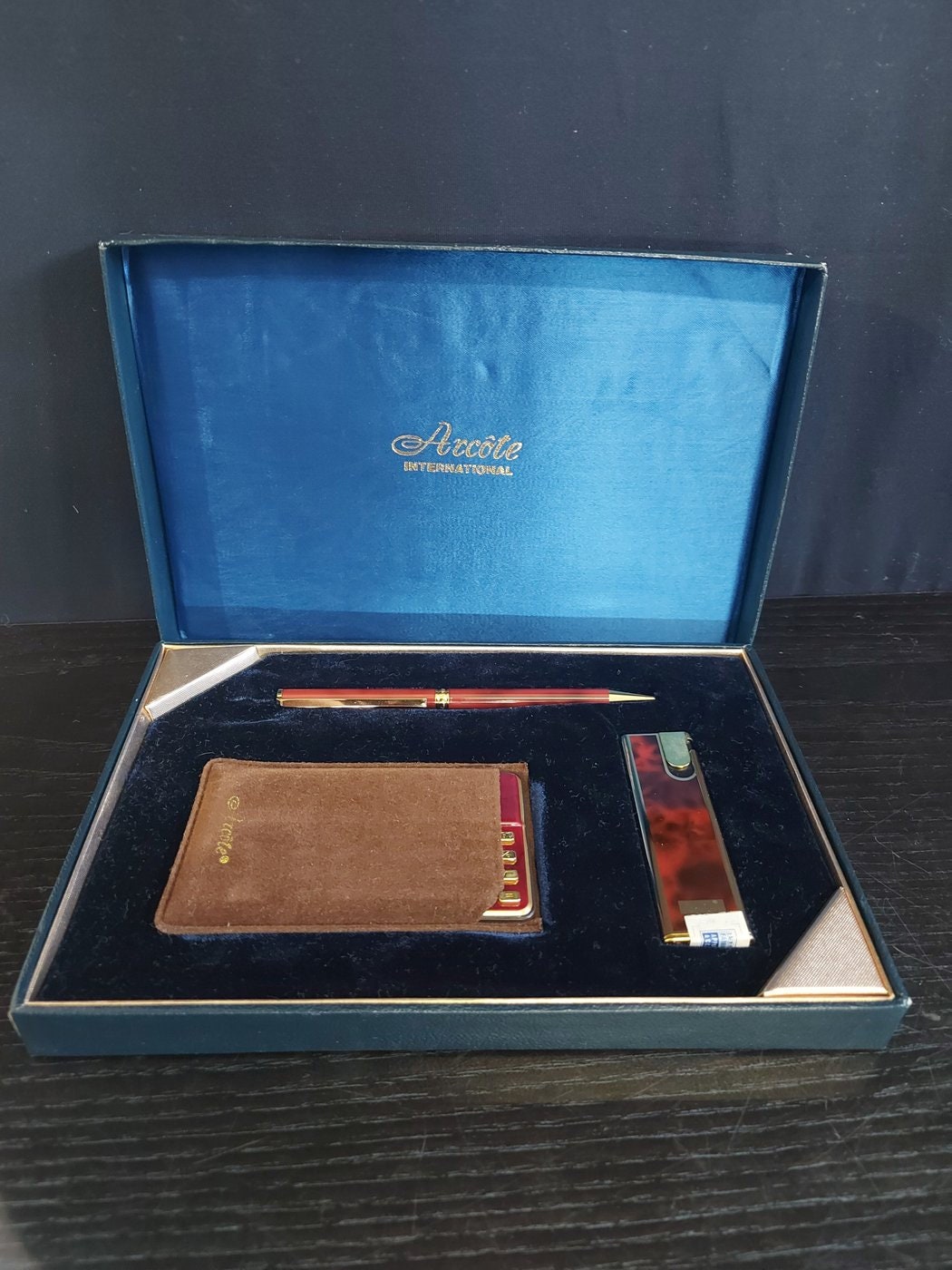 Set Scrivania Vintage con Penna, Calcolatrice e Accendino