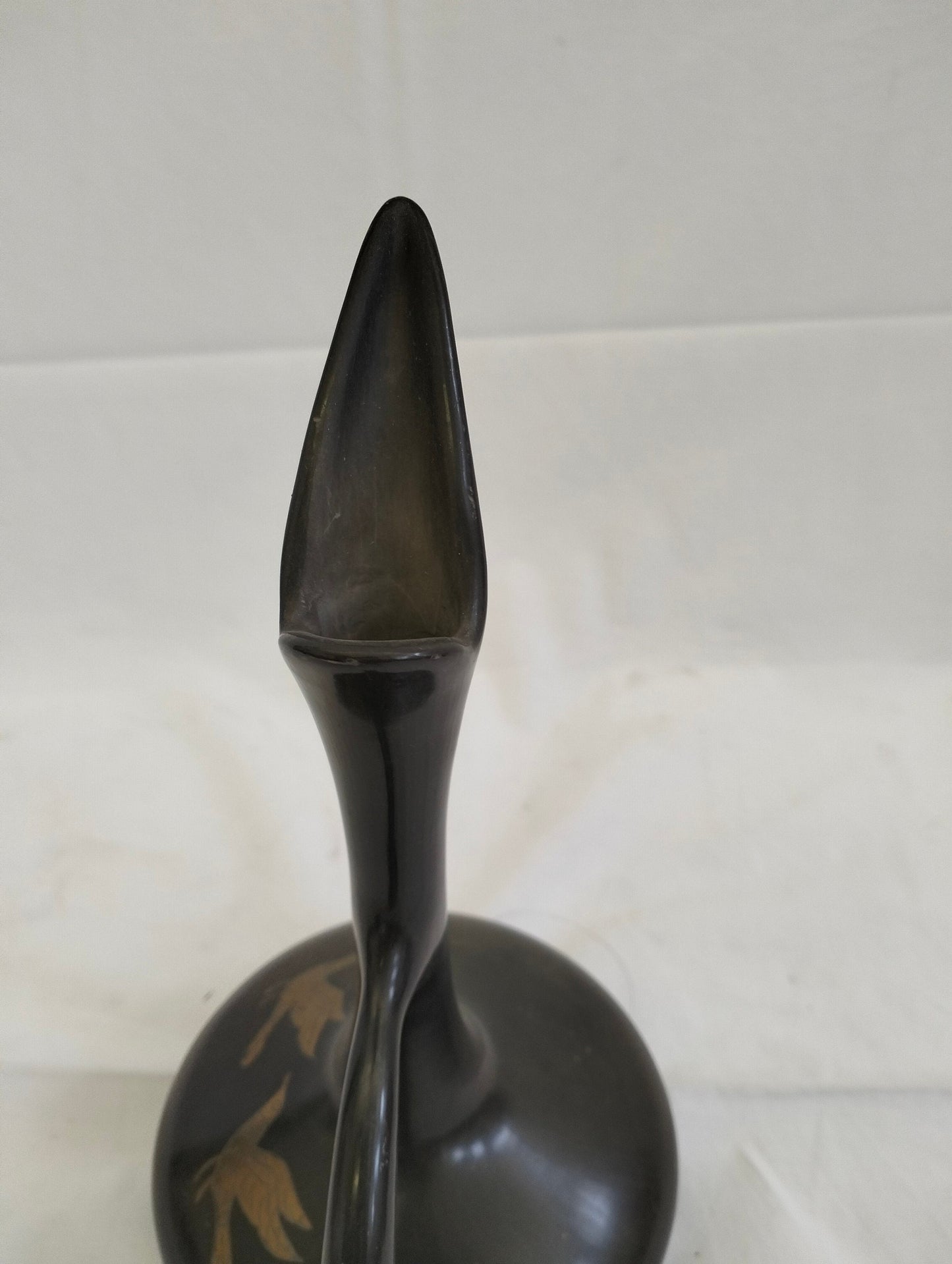 Brocca in Terracotta Laccata Nera con Uccelli Dorati - Arte Gubbio