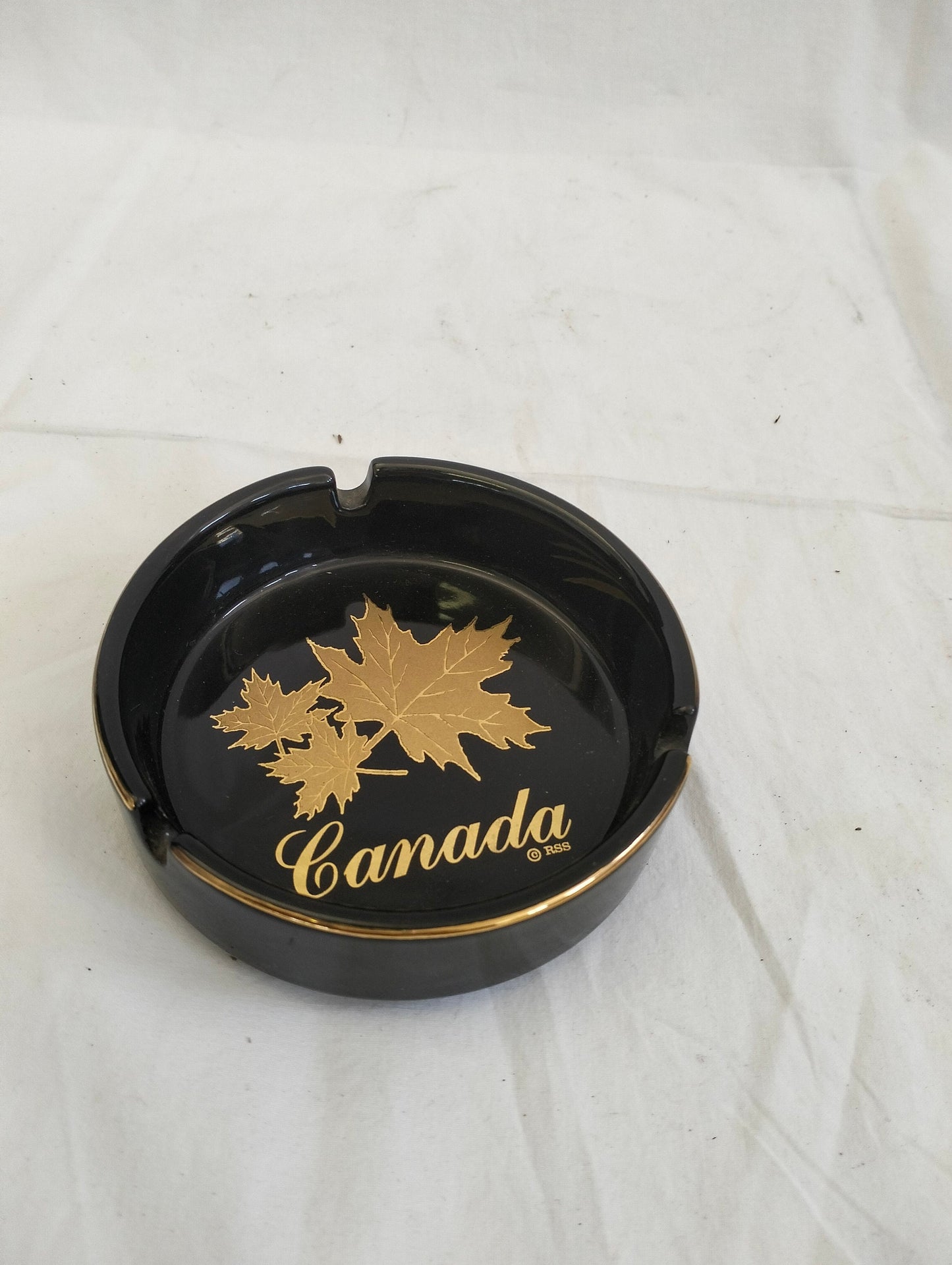 Canada Ceramic Ashtray - A Symbol of Beauty and Style