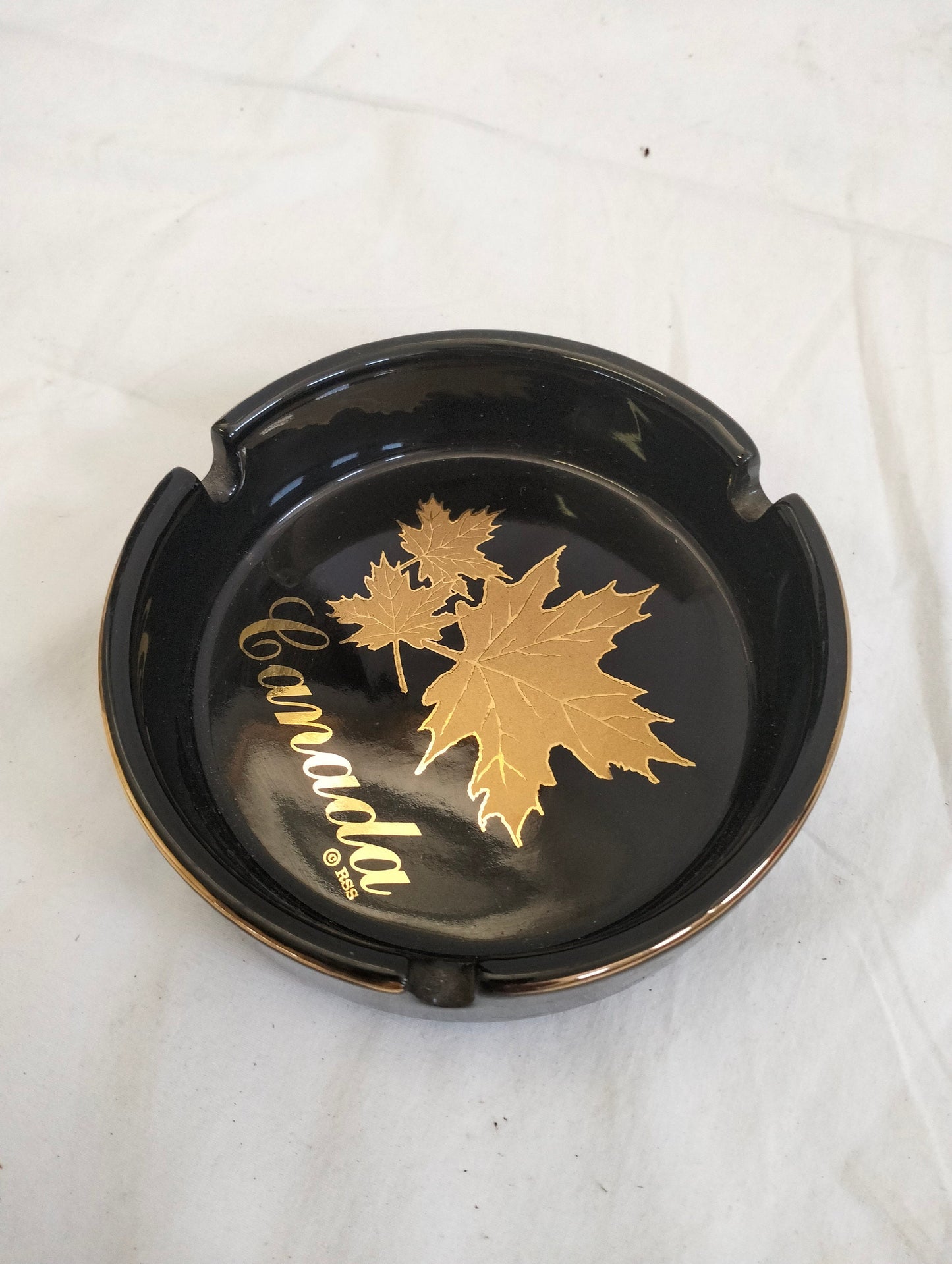Canada Ceramic Ashtray - A Symbol of Beauty and Style