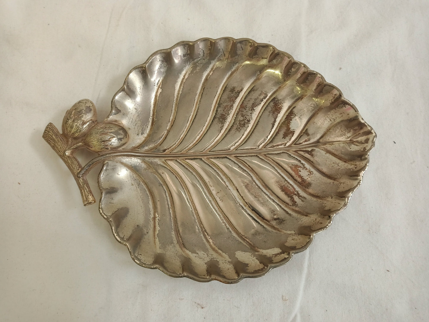 vintage tray in silver forma di foglia