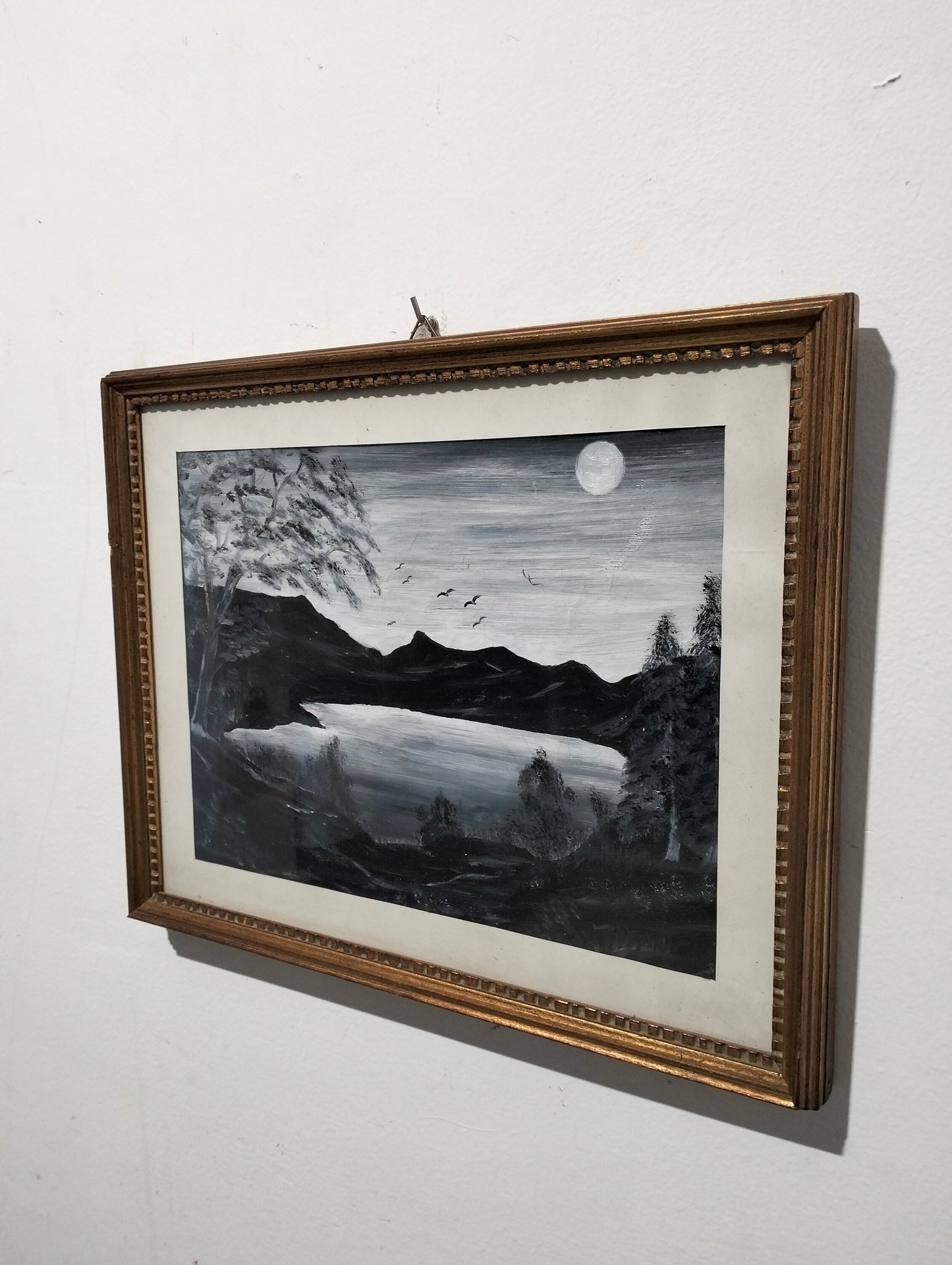 Quadro a olio montagne e colline con lago dipinti di nero