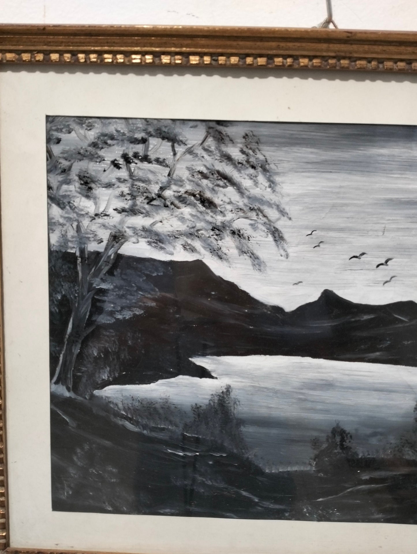 Quadro a olio montagne e colline con lago dipinti di nero