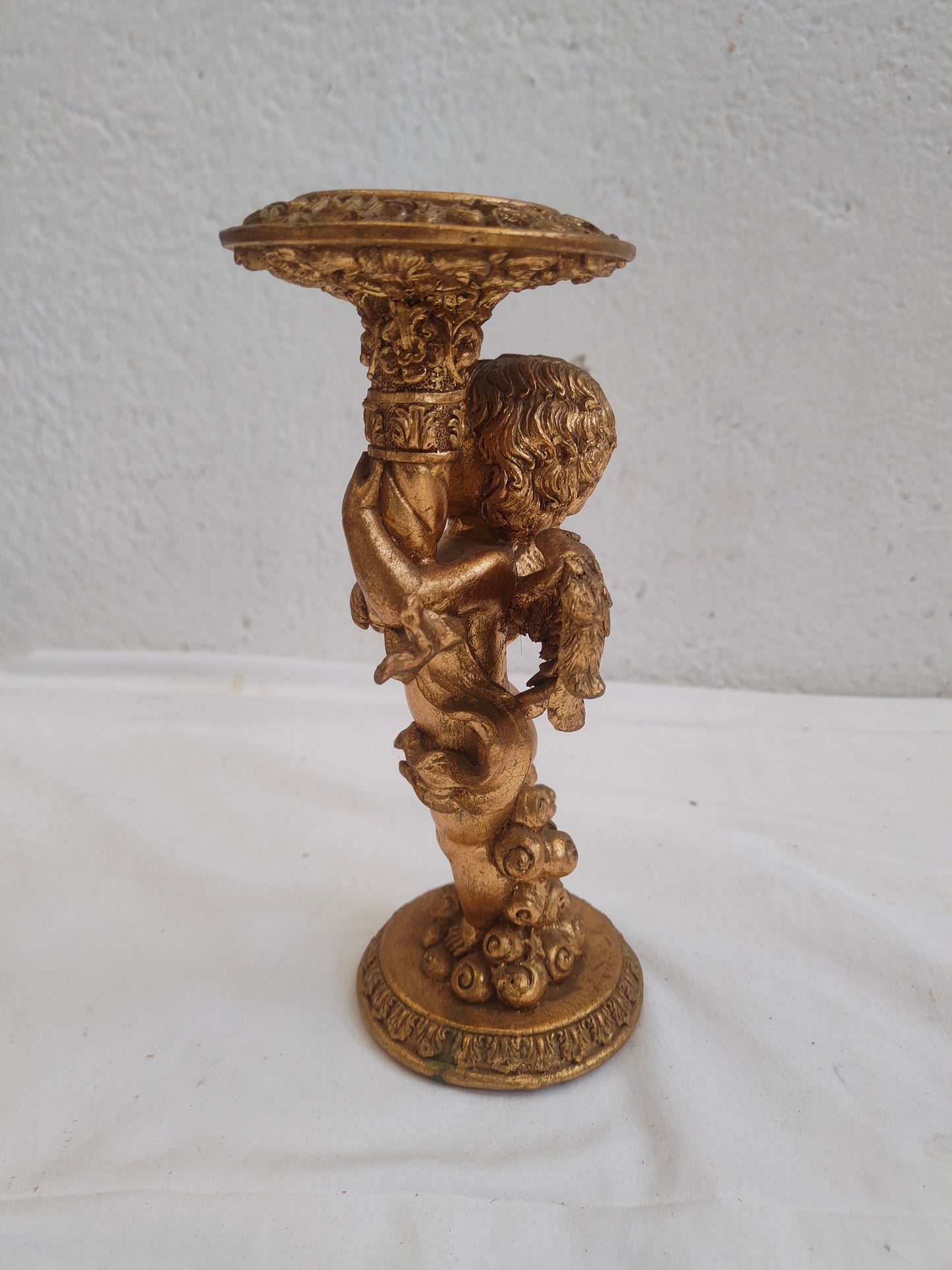 Portacandele rialzina putto dorato in legno e gesso