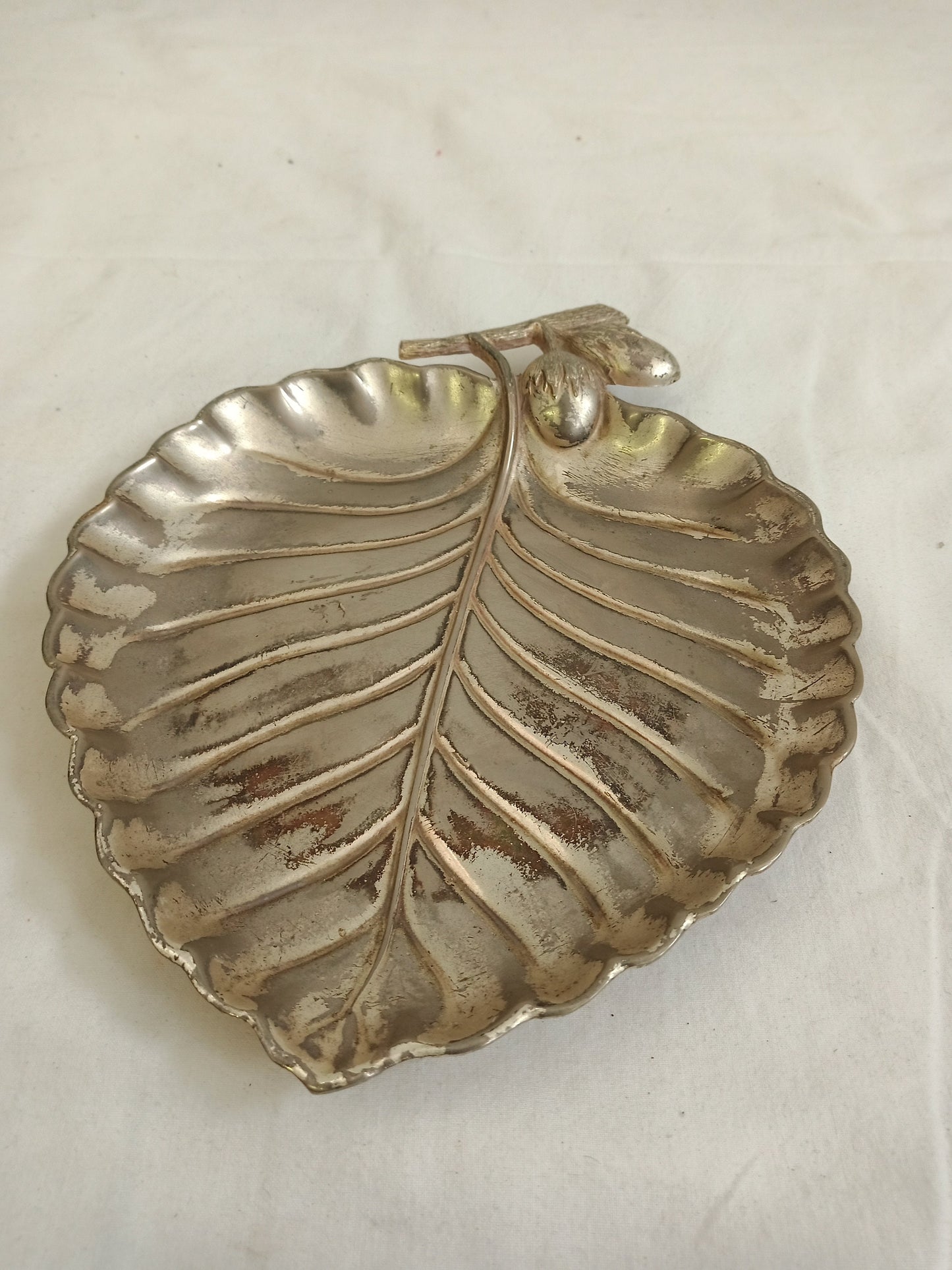 vintage tray in silver forma di foglia