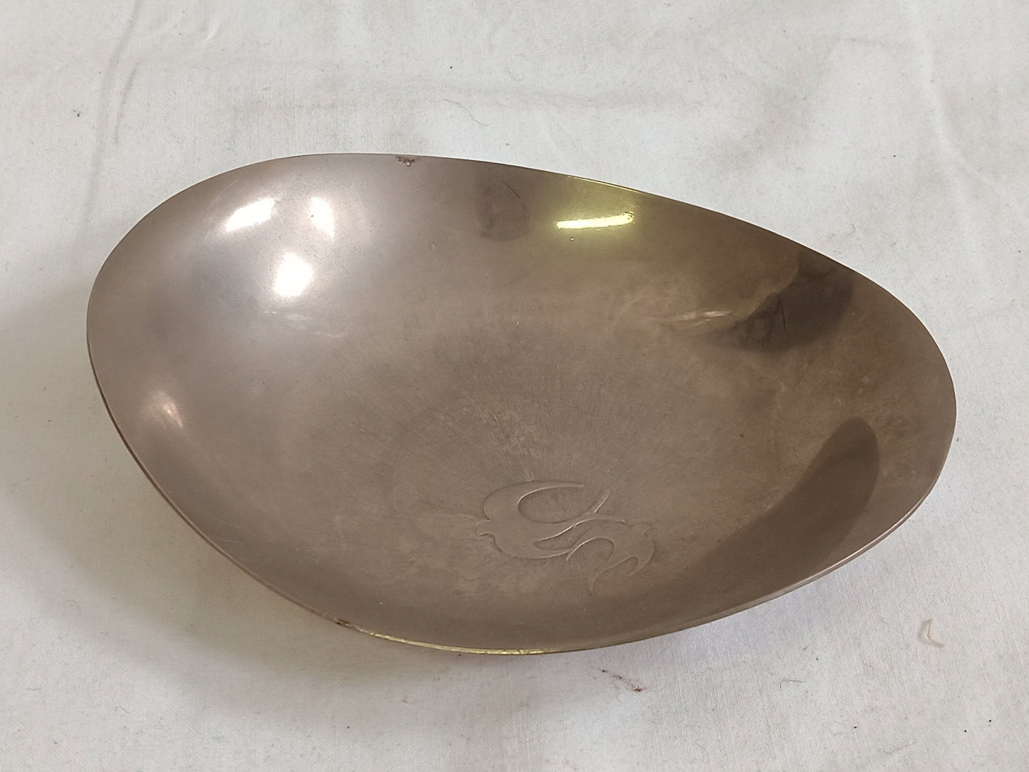 vintage tray in silver con rondini incise