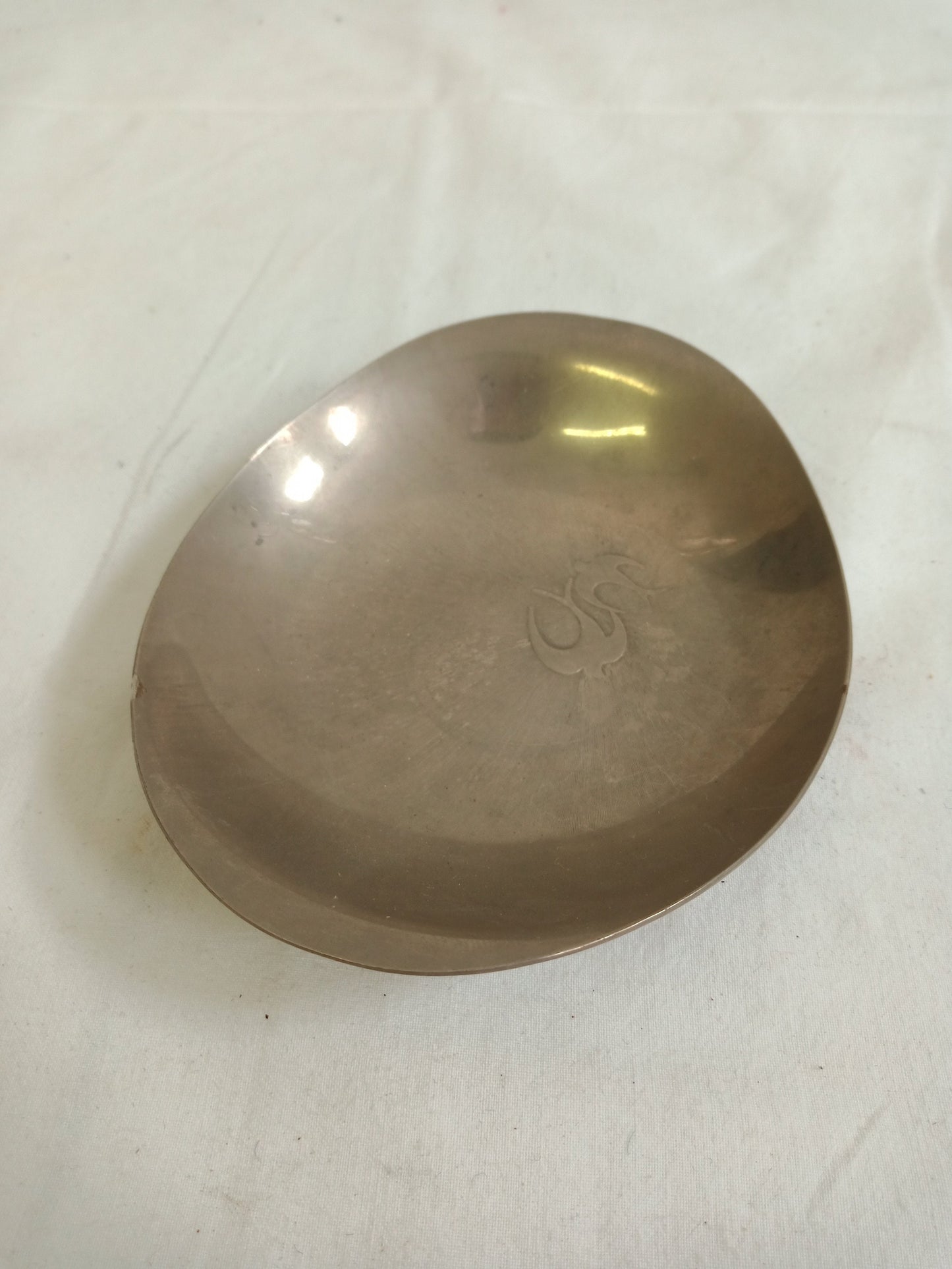 vintage tray in silver con rondini incise