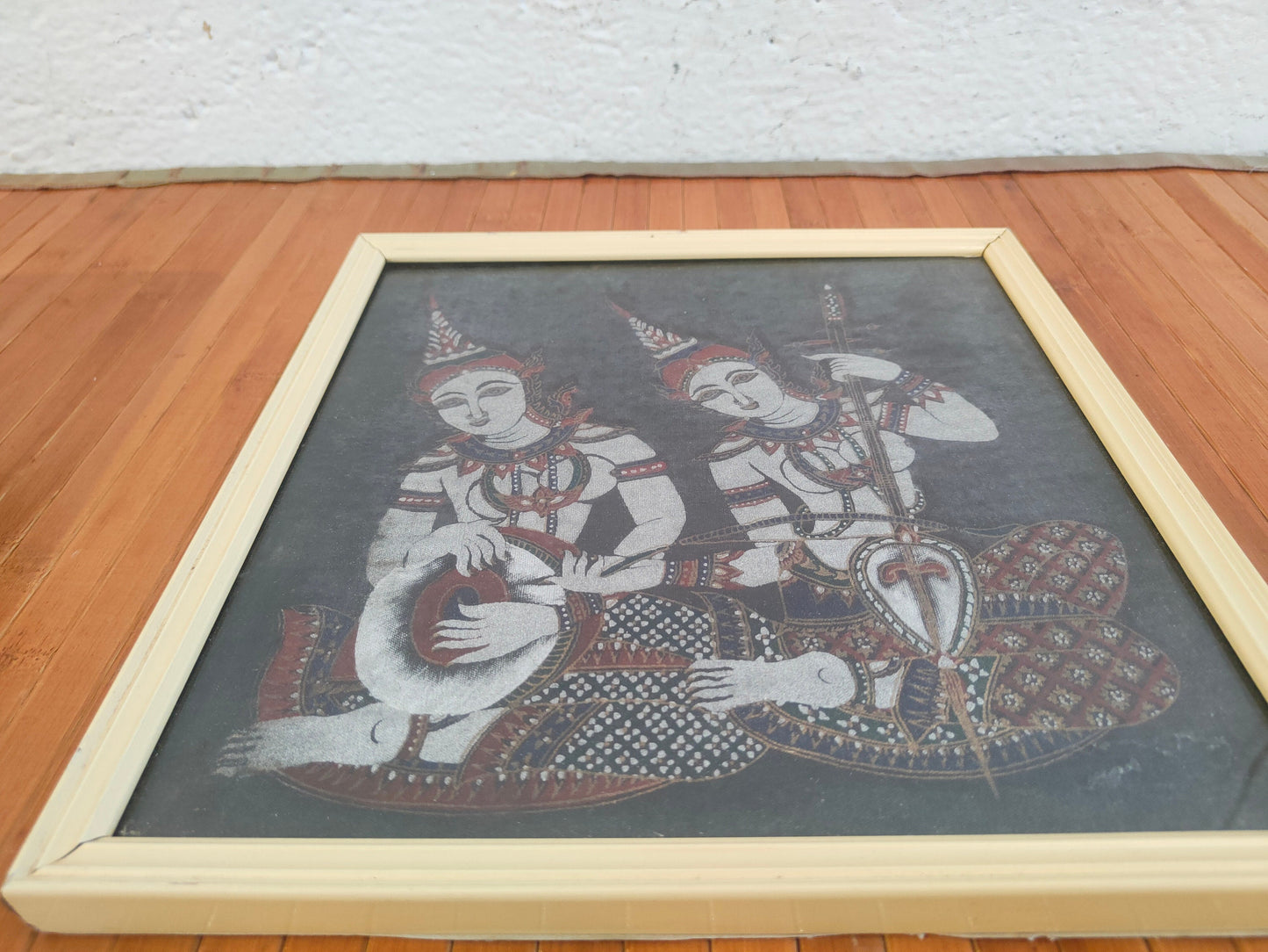 quadro stampo  su tessuto raffigurante due musiciste tailandesi