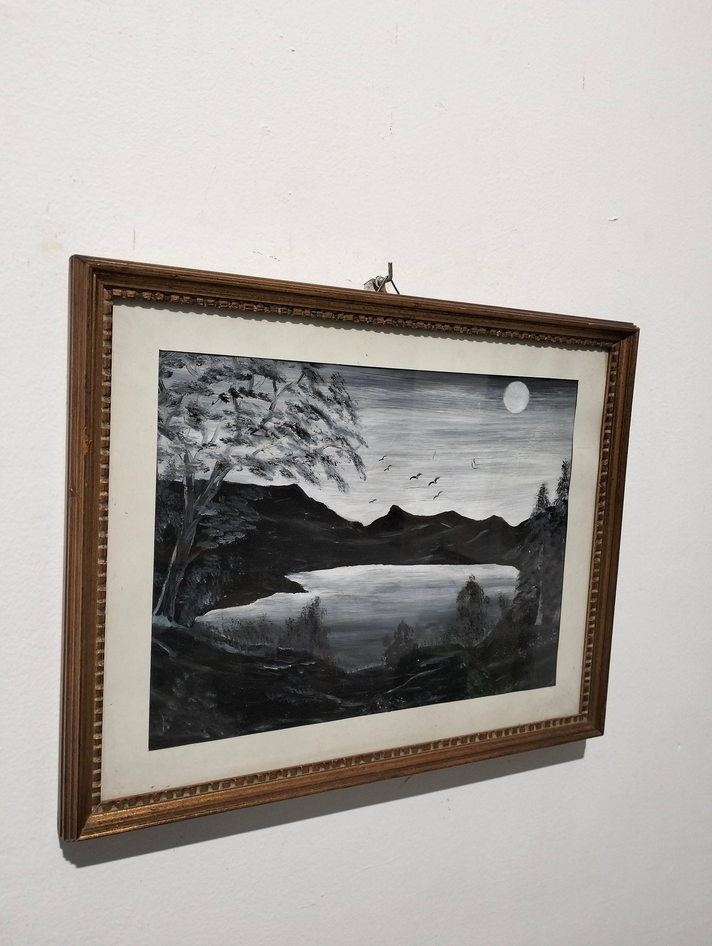 Quadro a olio montagne e colline con lago dipinti di nero