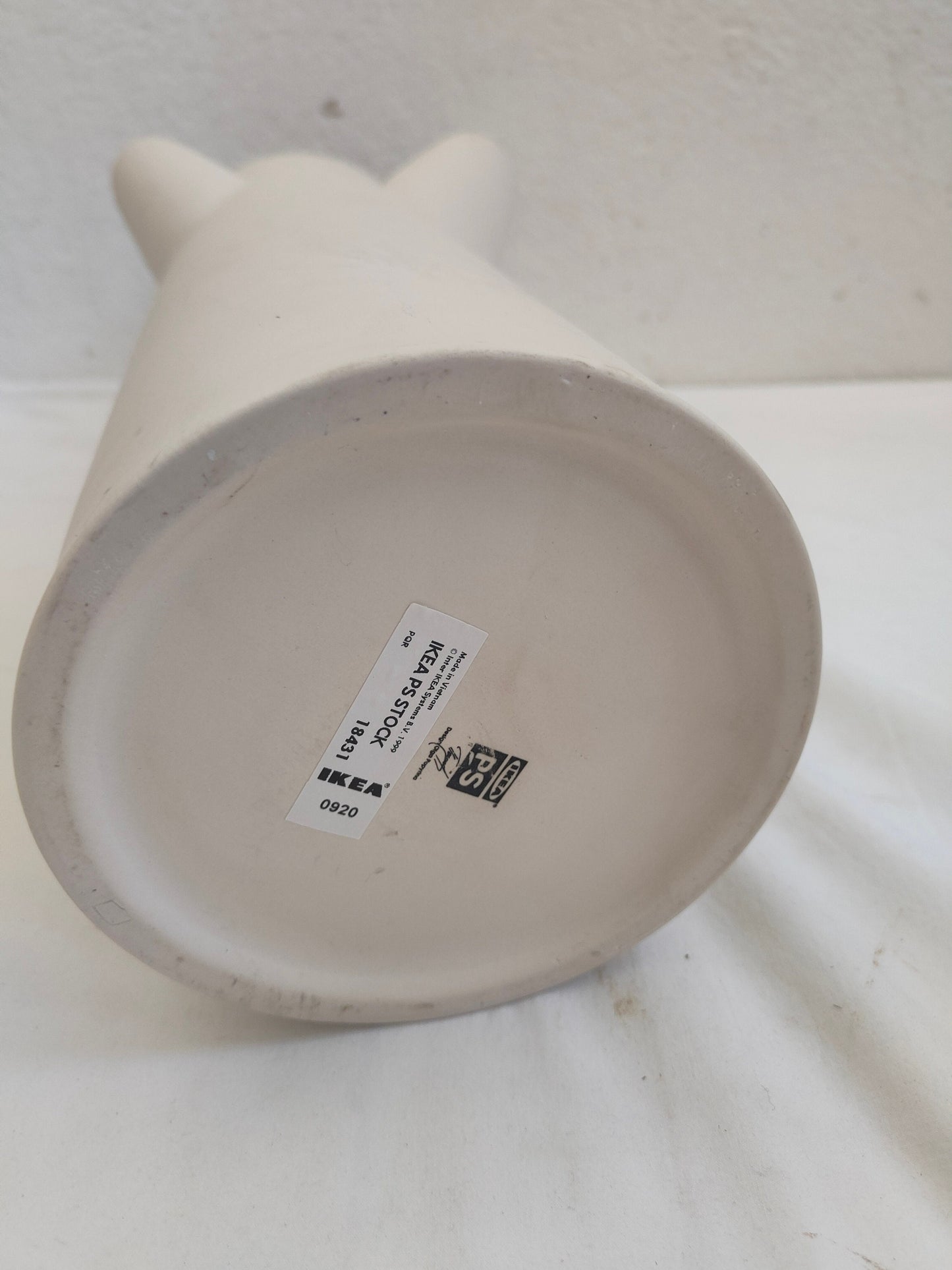 Fioriera Vintage IKEA PS Stock Olga Popyrina - Ceramica Bianca Bisque - Elegante Vaso da Tavolo