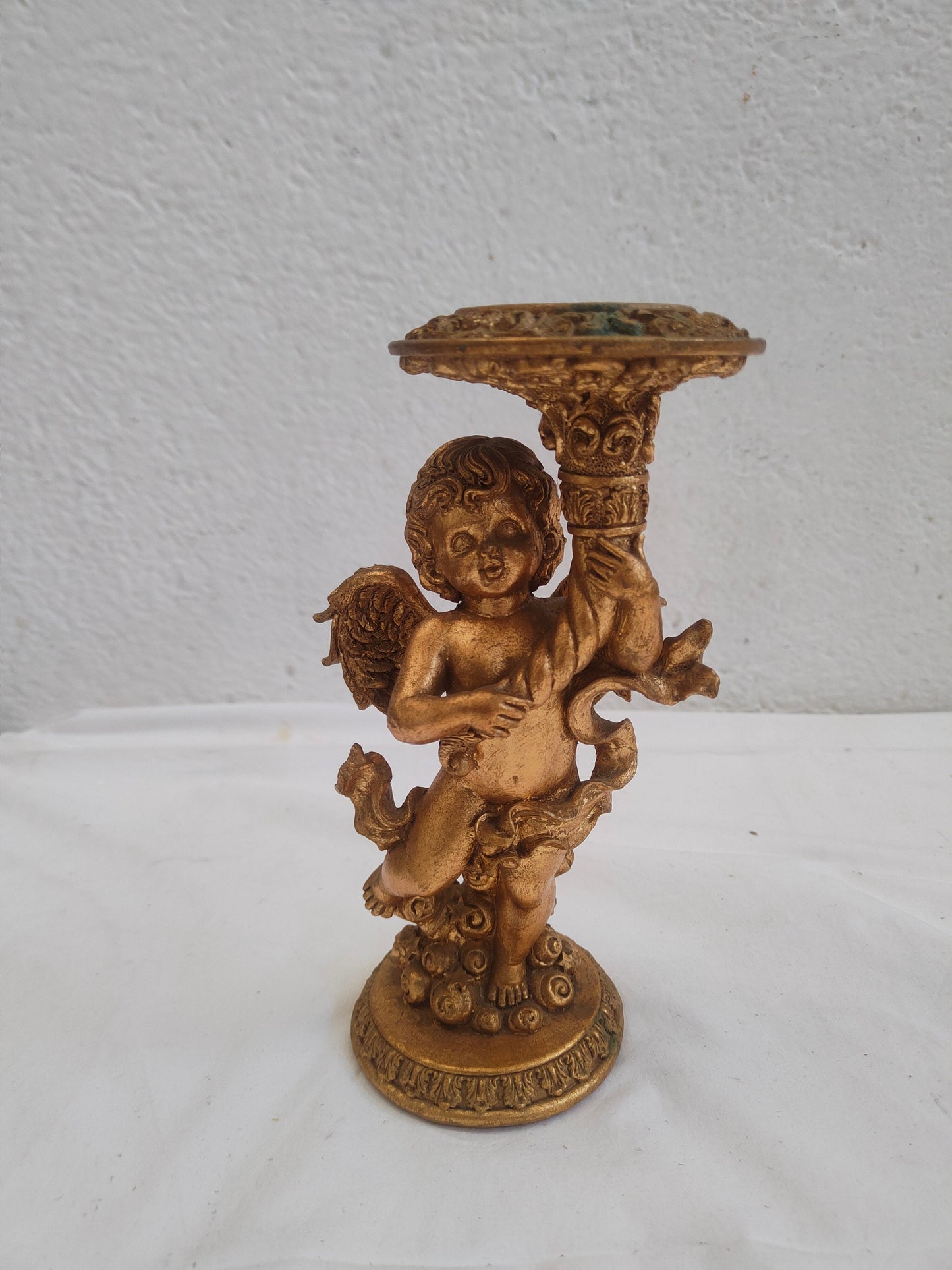 Portacandele rialzina putto dorato in legno e gesso