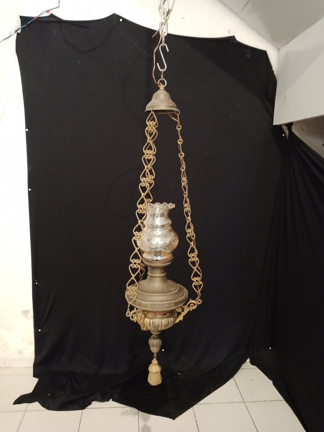 Lampadario Vintage in Rame e Ottone con Vetro - Un Pezzo di Storia Luminosa