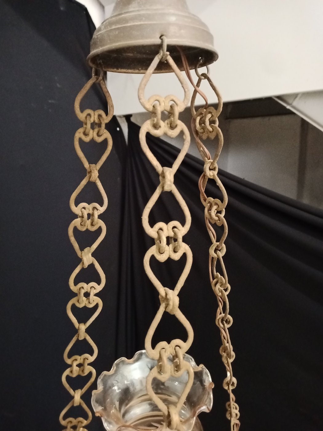Lampadario Vintage in Rame e Ottone con Vetro - Un Pezzo di Storia Luminosa