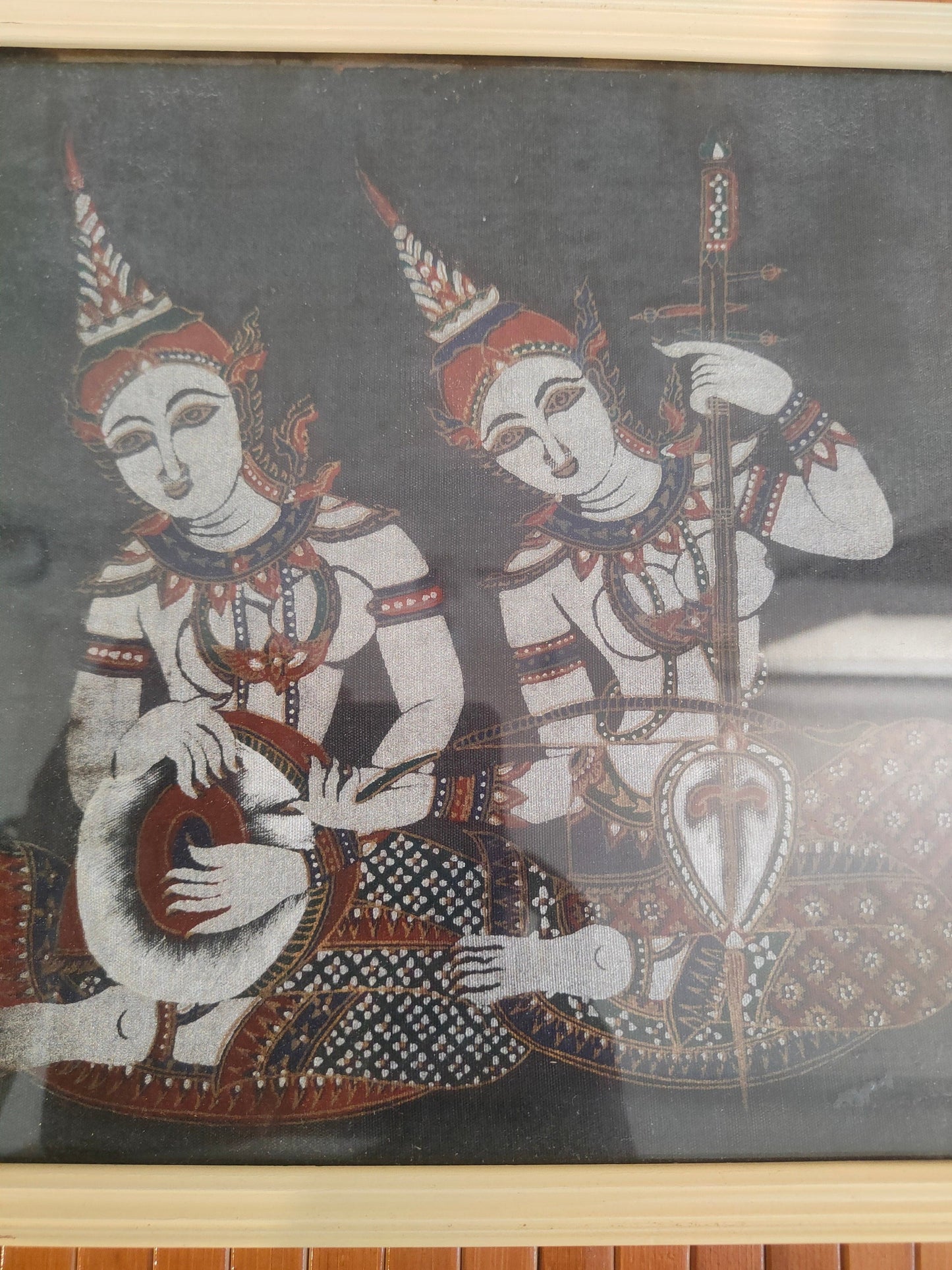 quadro stampo  su tessuto raffigurante due musiciste tailandesi