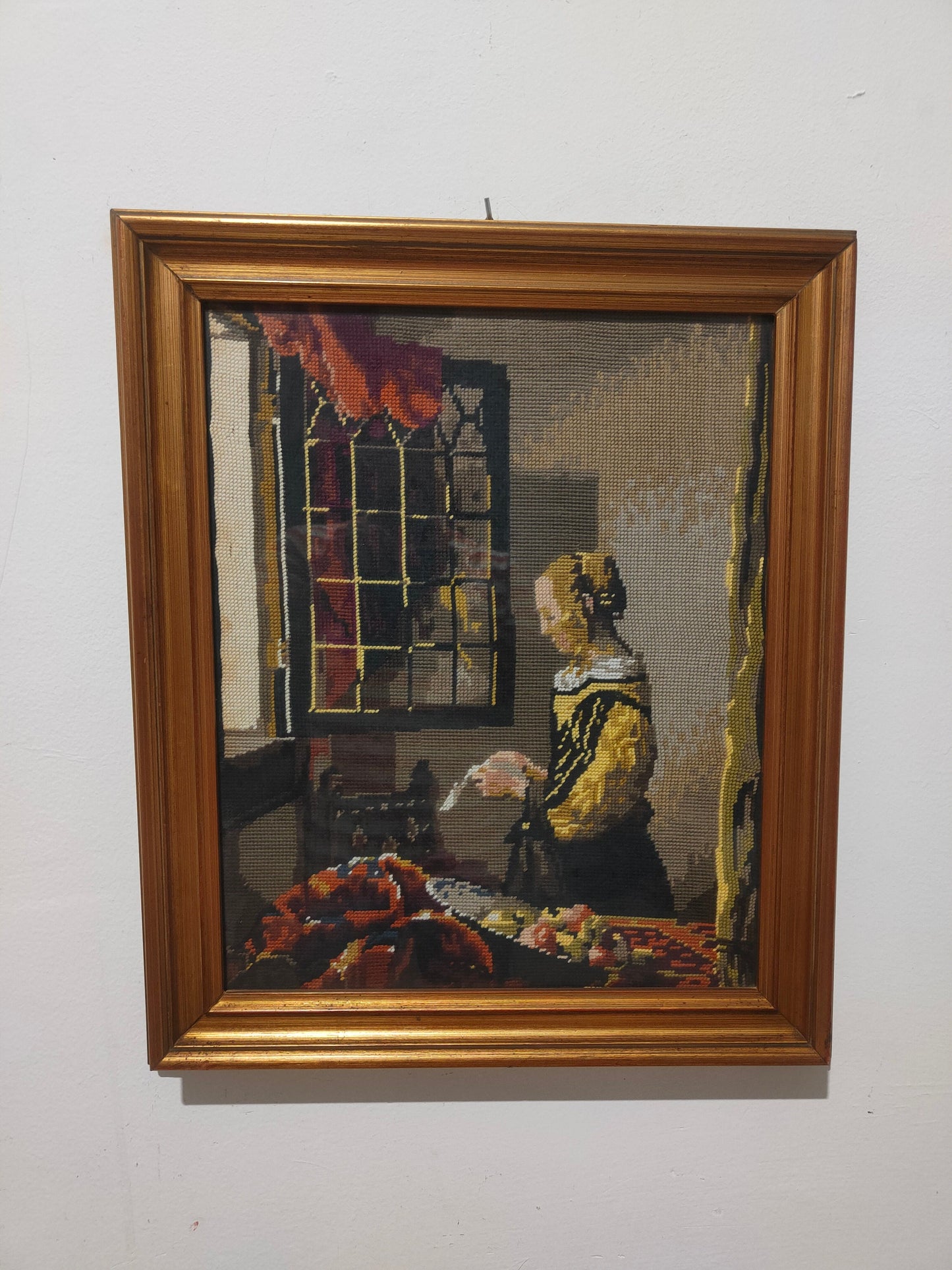 Quadro Ricamato Raffigurante una Donna - Arte e Eleganza