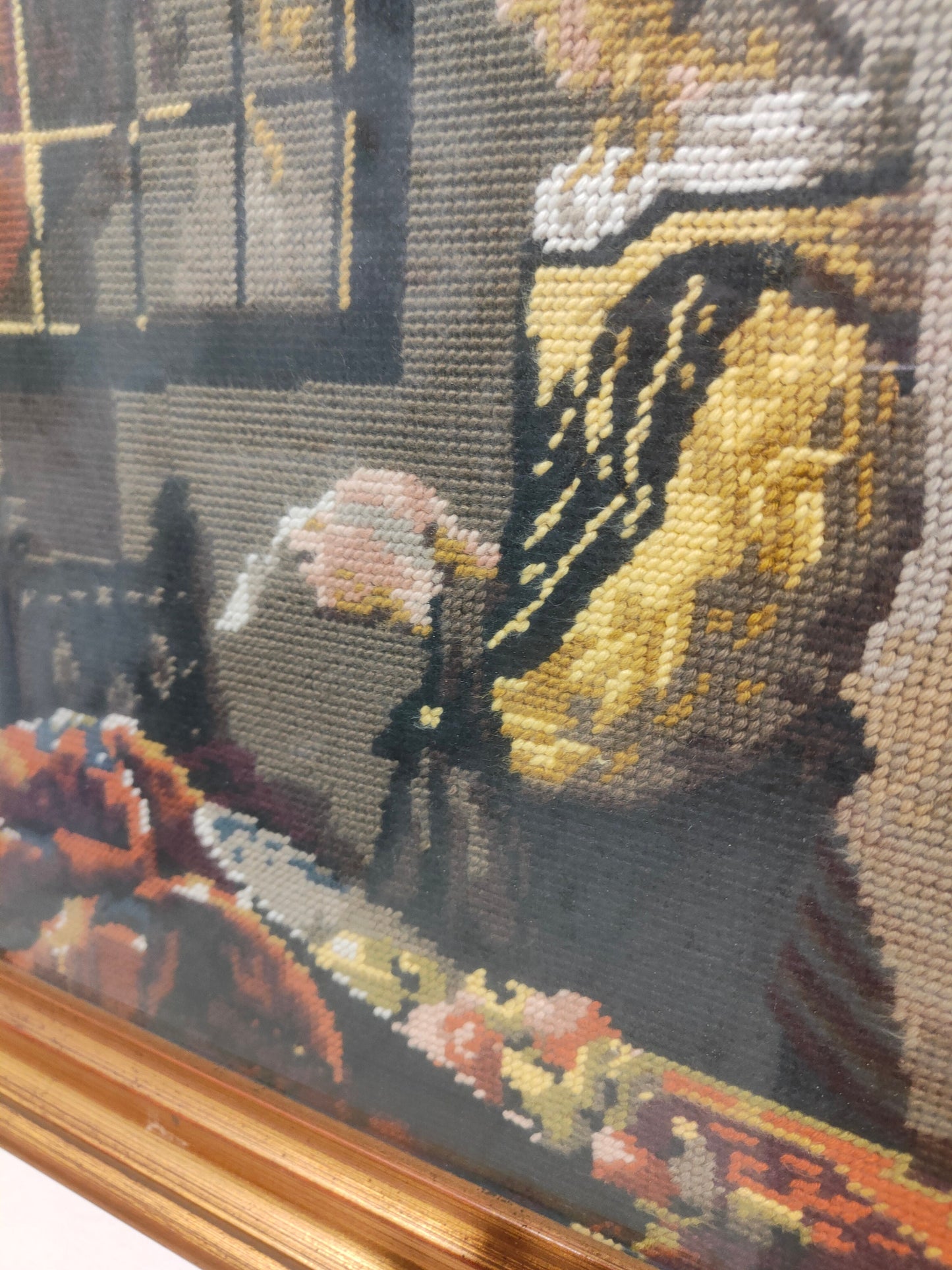 Quadro Ricamato Raffigurante una Donna - Arte e Eleganza