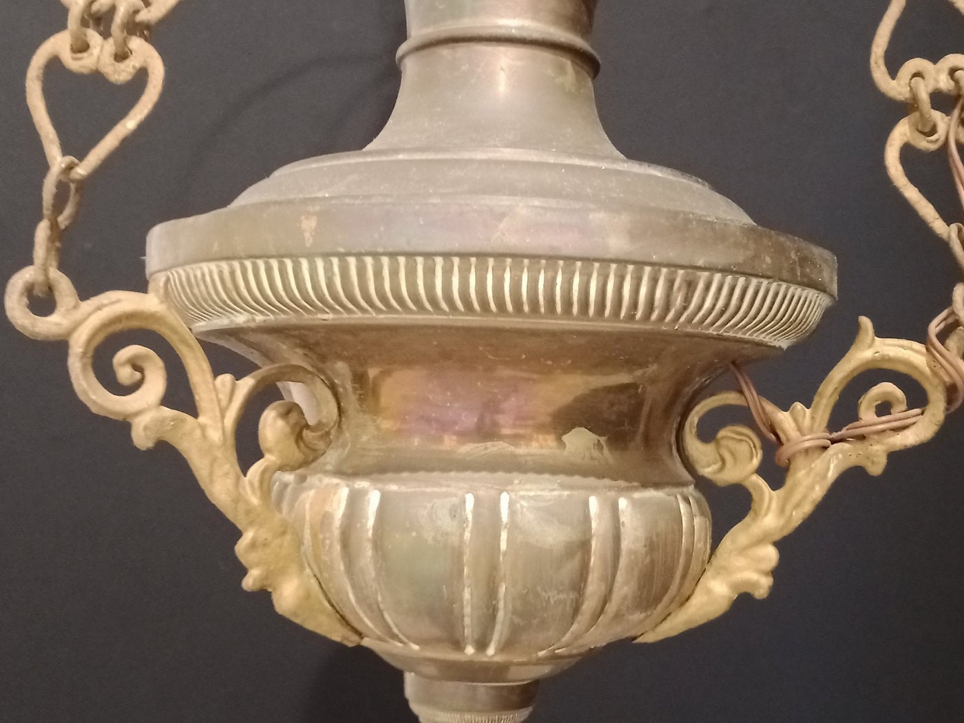 Lampadario Vintage in Rame e Ottone con Vetro - Un Pezzo di Storia Luminosa