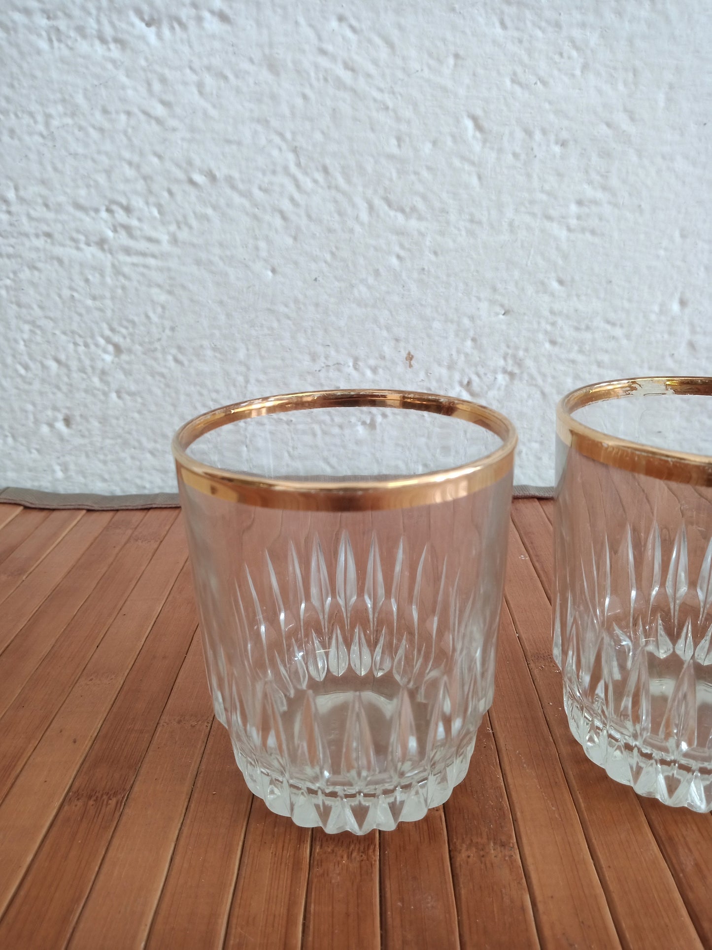 Set di Sei Bicchieri per Liquore con Elegante Bordo Dorato - Stile e Raffinatezza