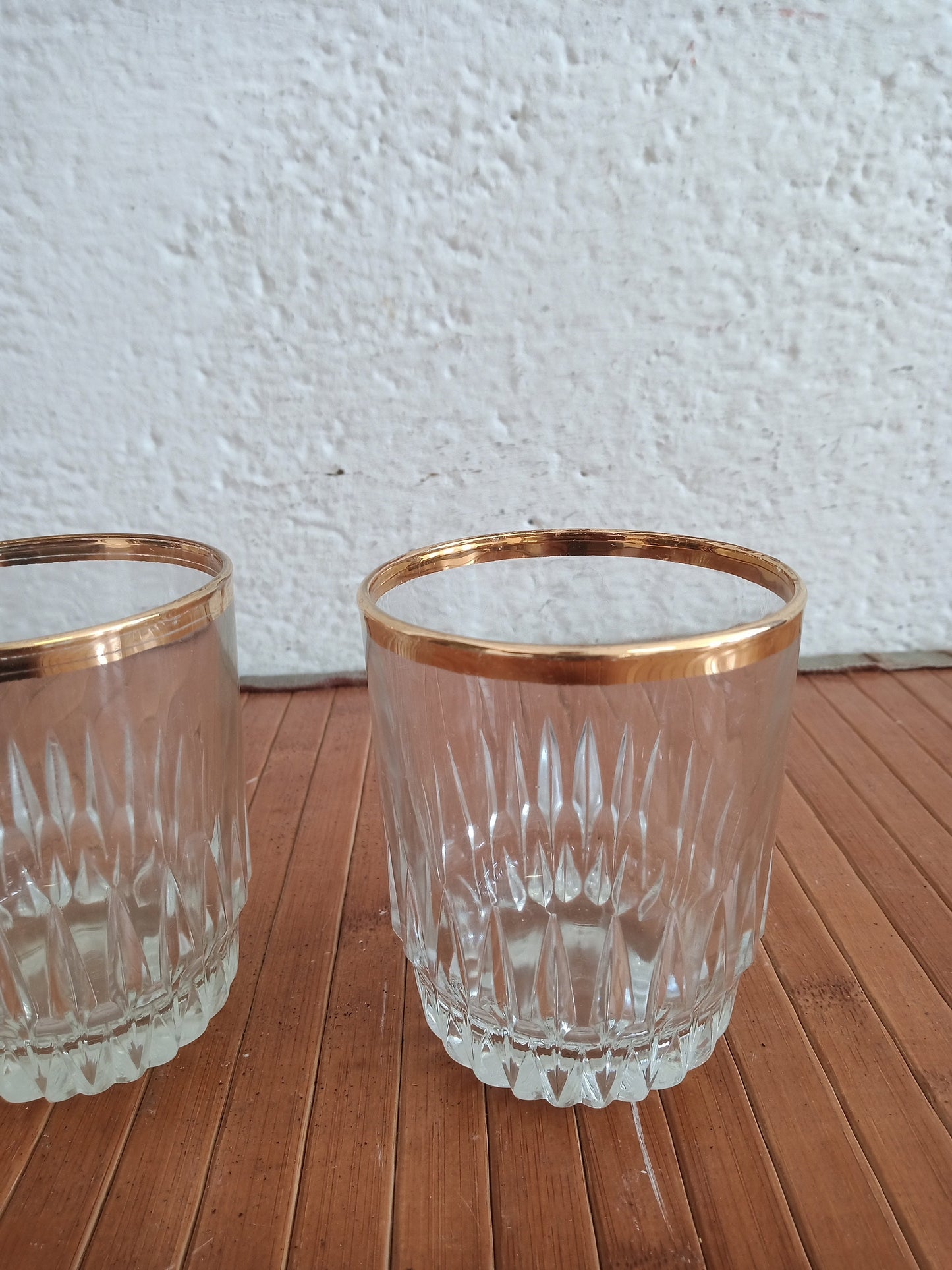 Set di Sei Bicchieri per Liquore con Elegante Bordo Dorato - Stile e Raffinatezza