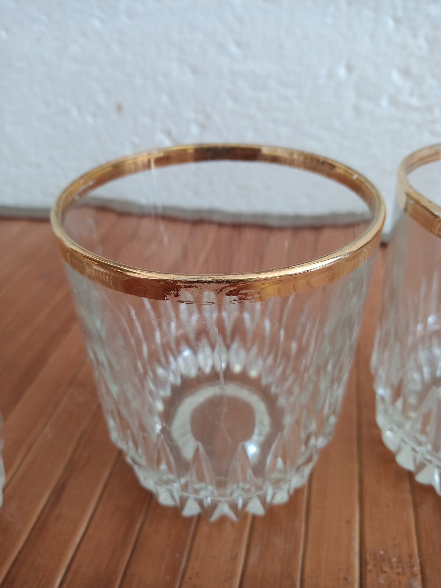 Set di Sei Bicchieri per Liquore con Elegante Bordo Dorato - Stile e Raffinatezza