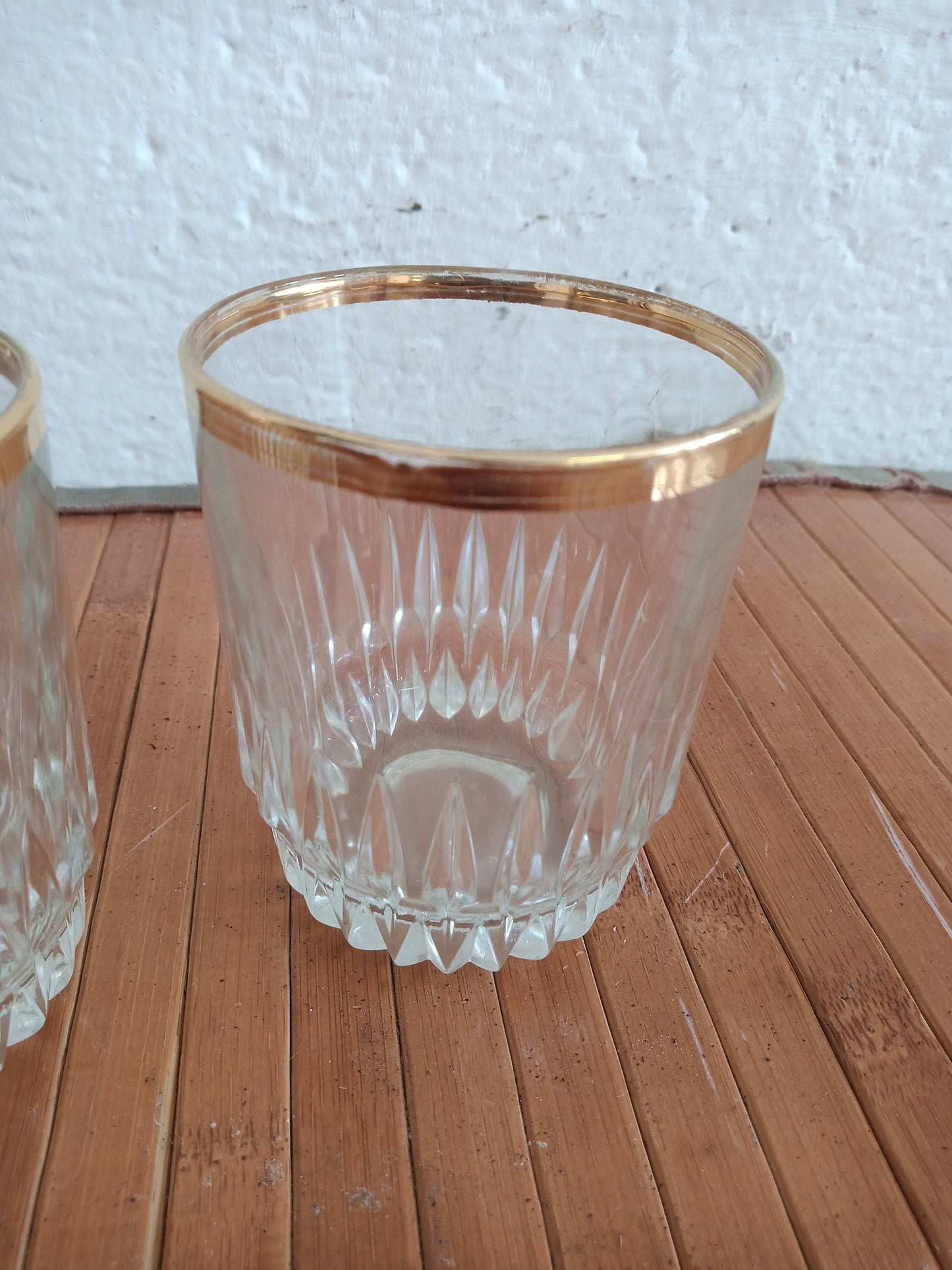 Set di Sei Bicchieri per Liquore con Elegante Bordo Dorato - Stile e Raffinatezza