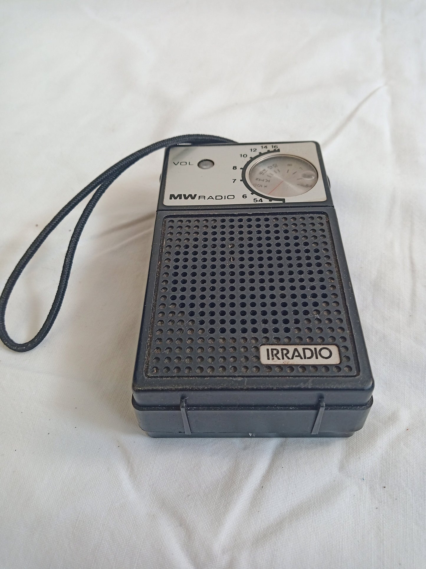 Radio Vintage Irradio Portatile: Tesoro Collezionistico in Miniatura