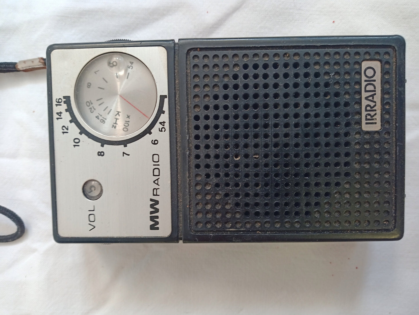 Radio Vintage Irradio Portatile: Tesoro Collezionistico in Miniatura