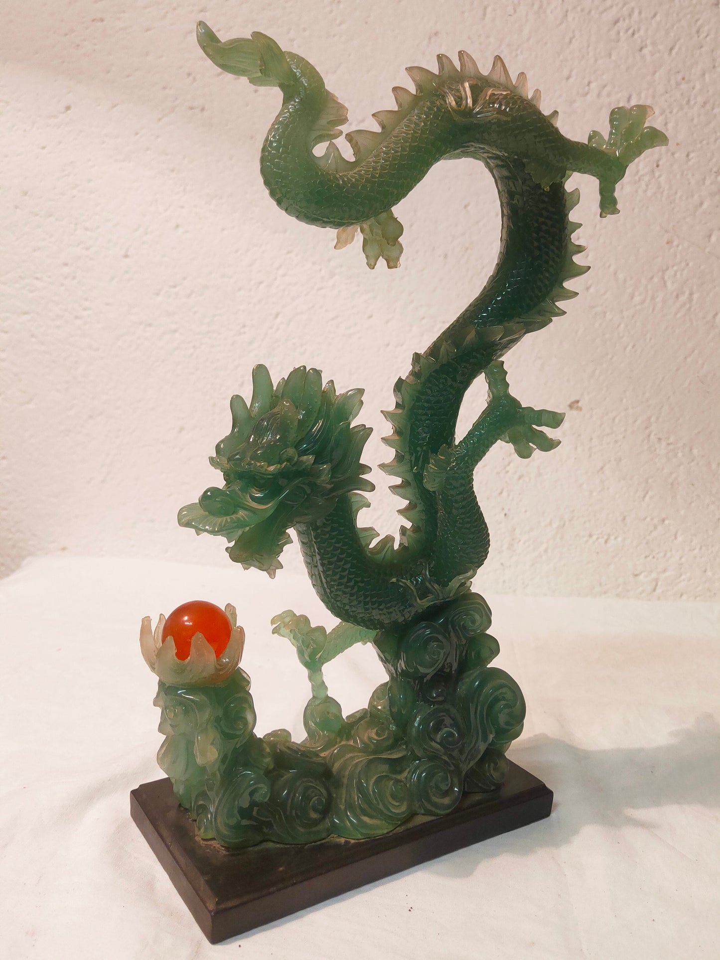Statua Feng Shui del Drago Verde Vintage: Maestosità e Protezione in Ogni Spazio