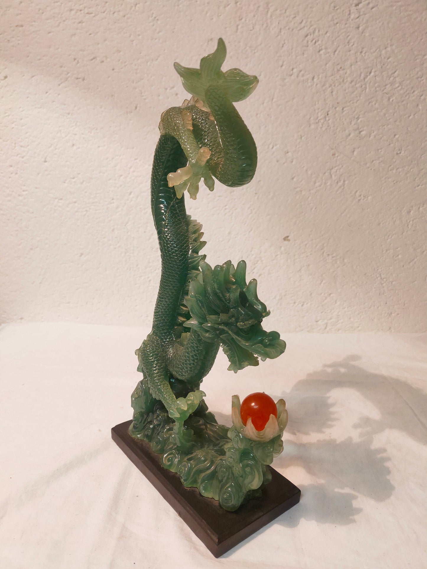 Statua Feng Shui del Drago Verde Vintage: Maestosità e Protezione in Ogni Spazio