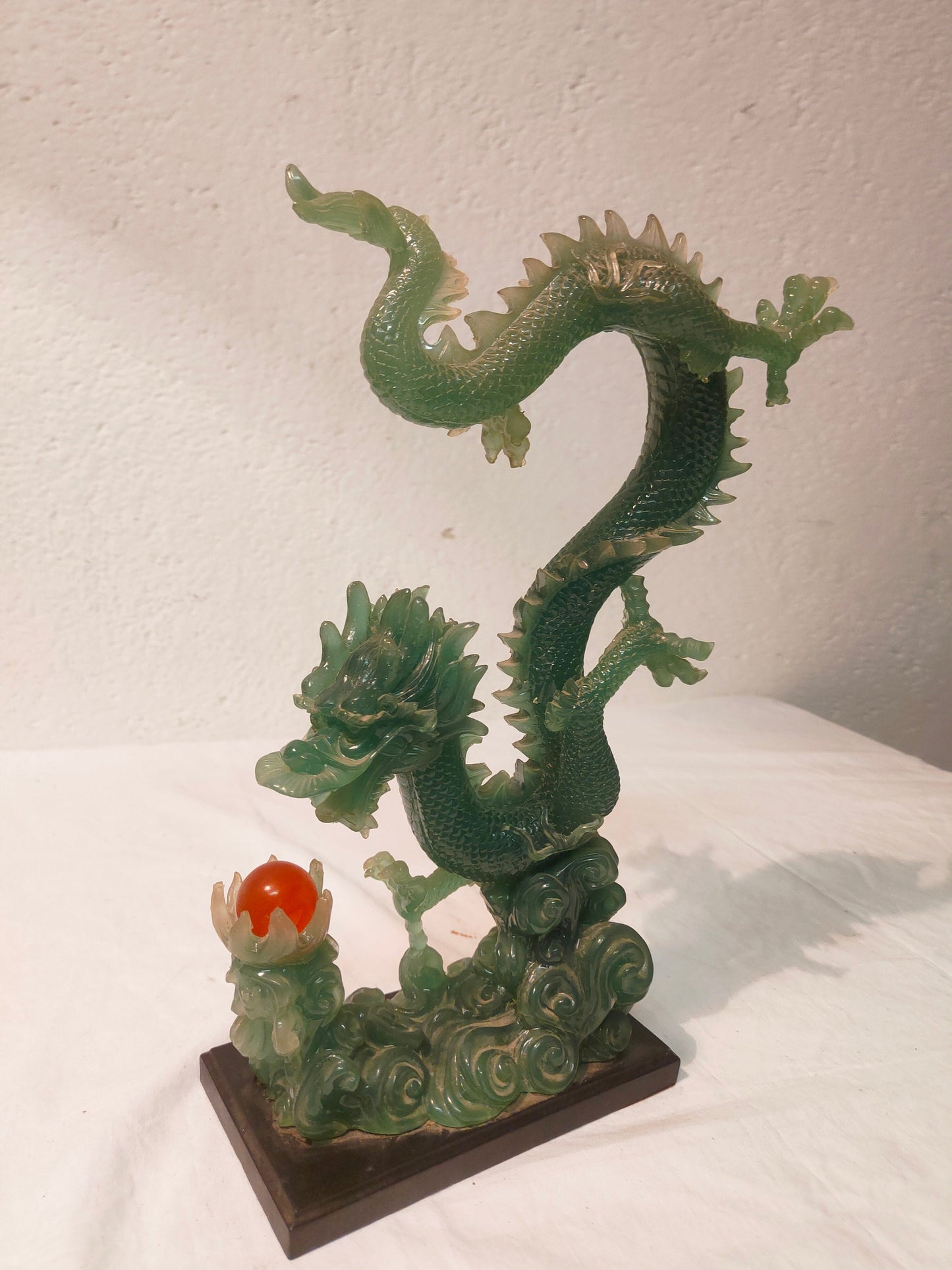 Statua Feng Shui del Drago Verde Vintage: Maestosità e Protezione in Ogni Spazio