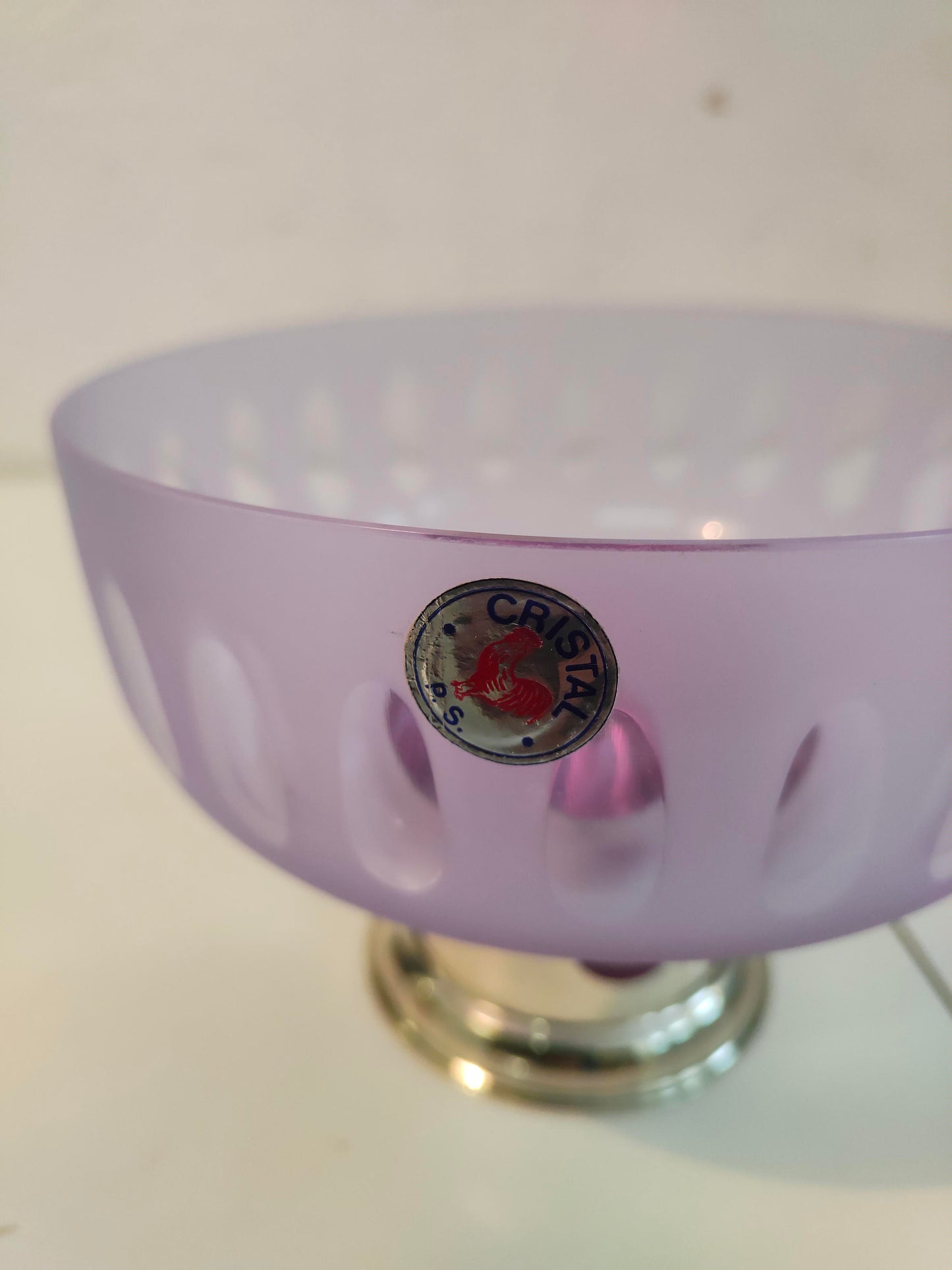 Coppa in Cristallo Viola con Base in Argento 800: Un Gioiello di Eleganza e Stile