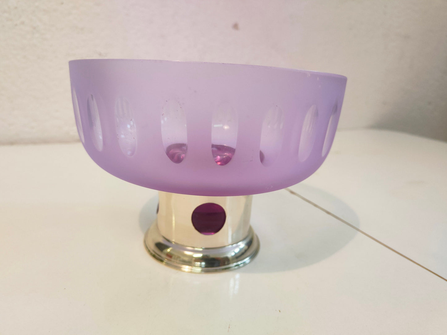 Coppa in Cristallo Viola con Base in Argento 800: Un Gioiello di Eleganza e Stile