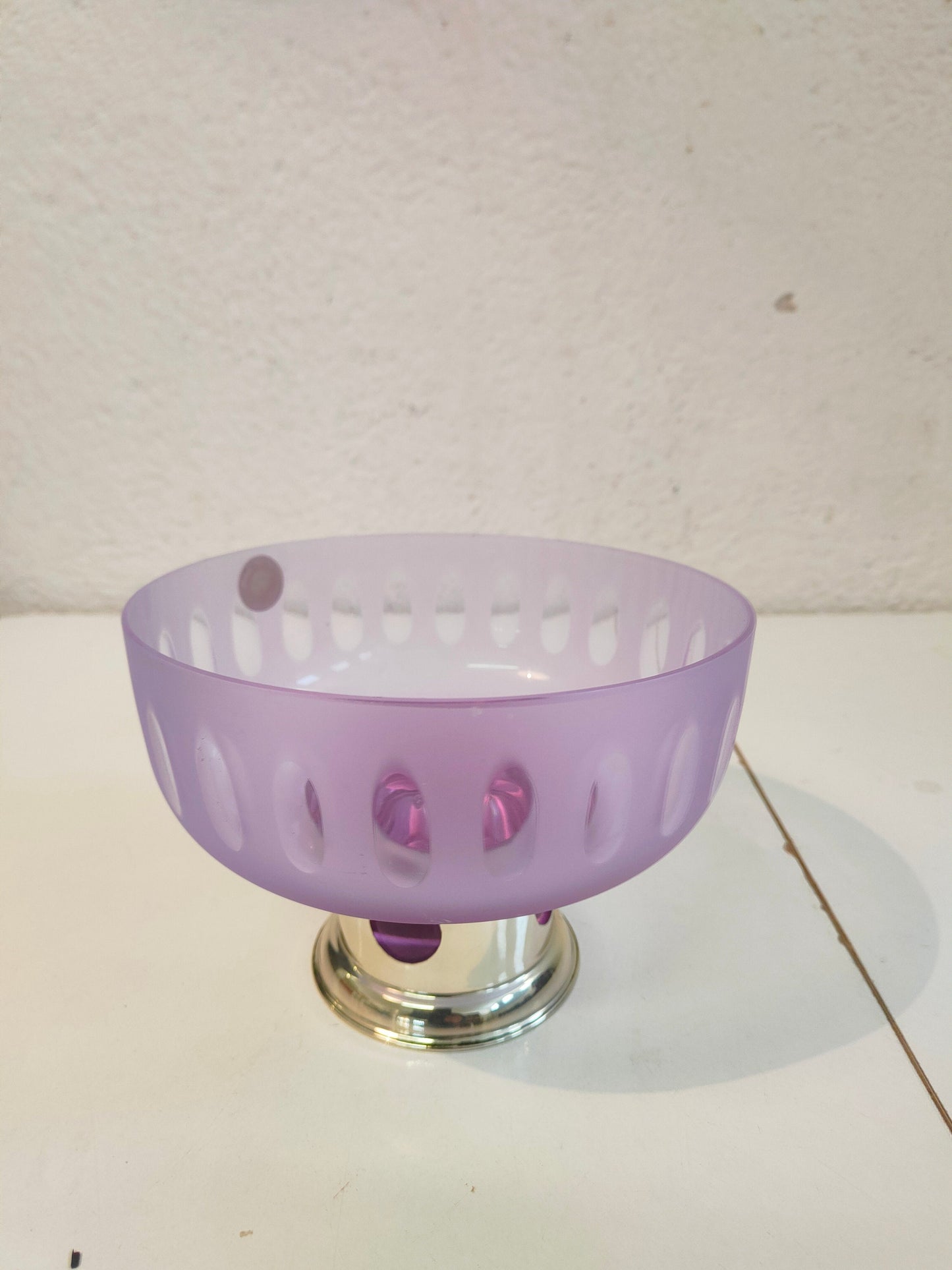 Coppa in Cristallo Viola con Base in Argento 800: Un Gioiello di Eleganza e Stile