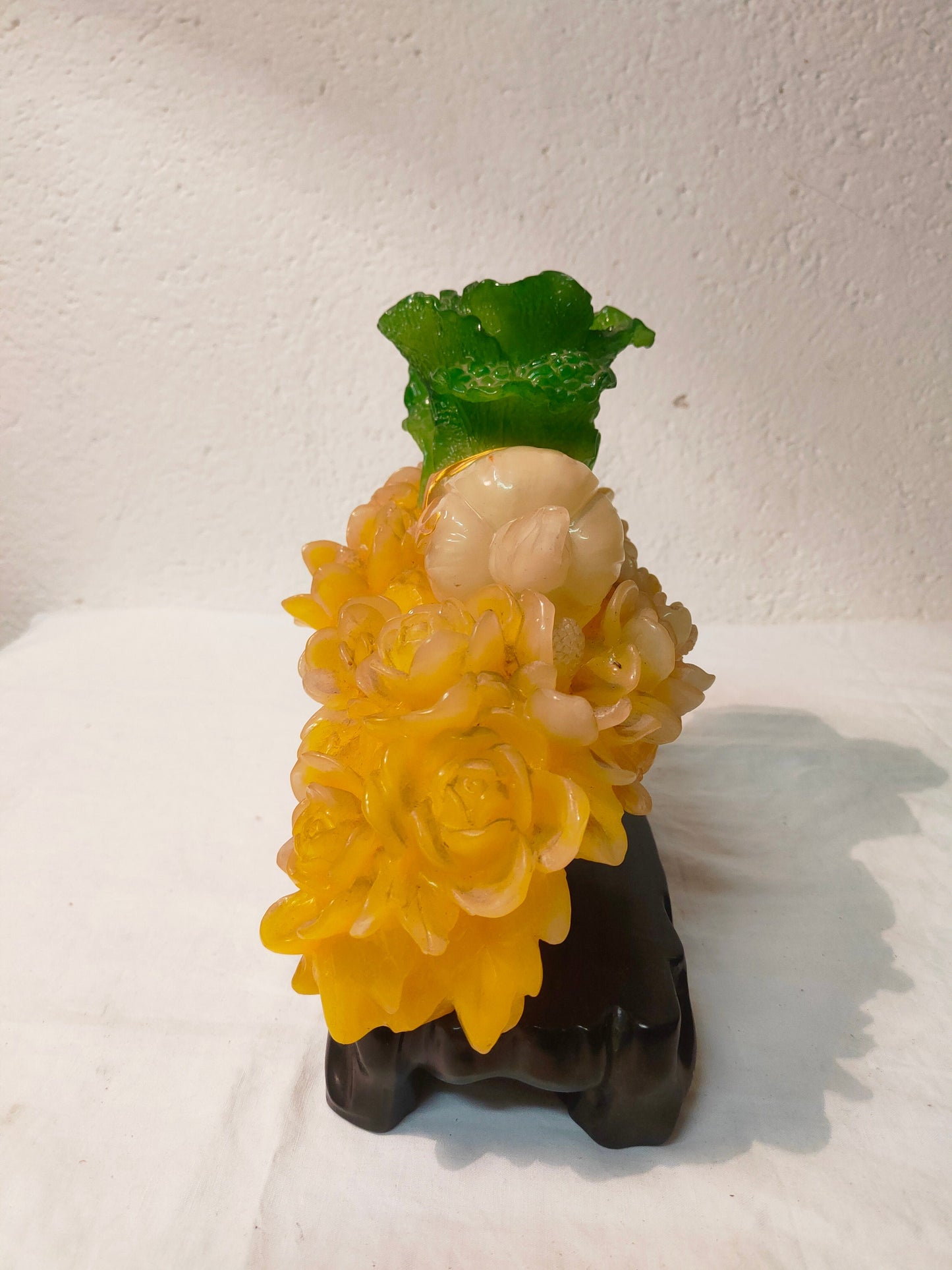 Statua Feng Shui Vintage di Cavolo in Resina: Simbolo di Ricchezza e Prosperità