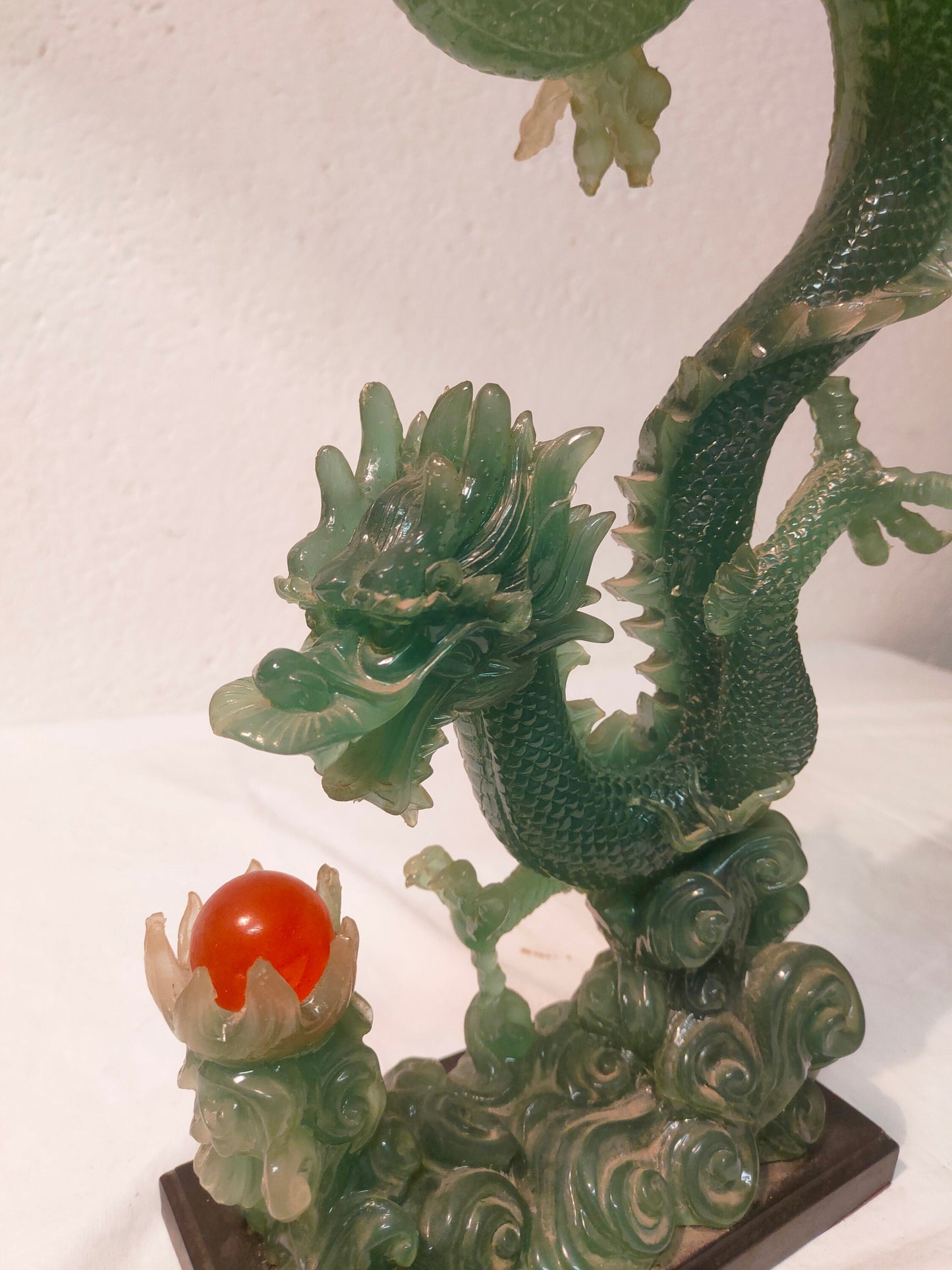 Statua Feng Shui del Drago Verde Vintage: Maestosità e Protezione in Ogni Spazio