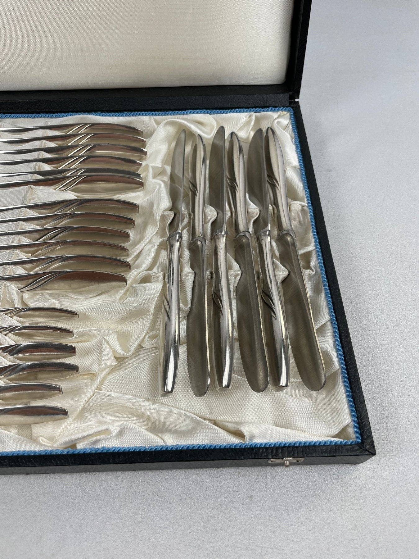 Set Posate Art Déco Placcate Argento 'SAM 60': Raffinatezza per 6 Persone