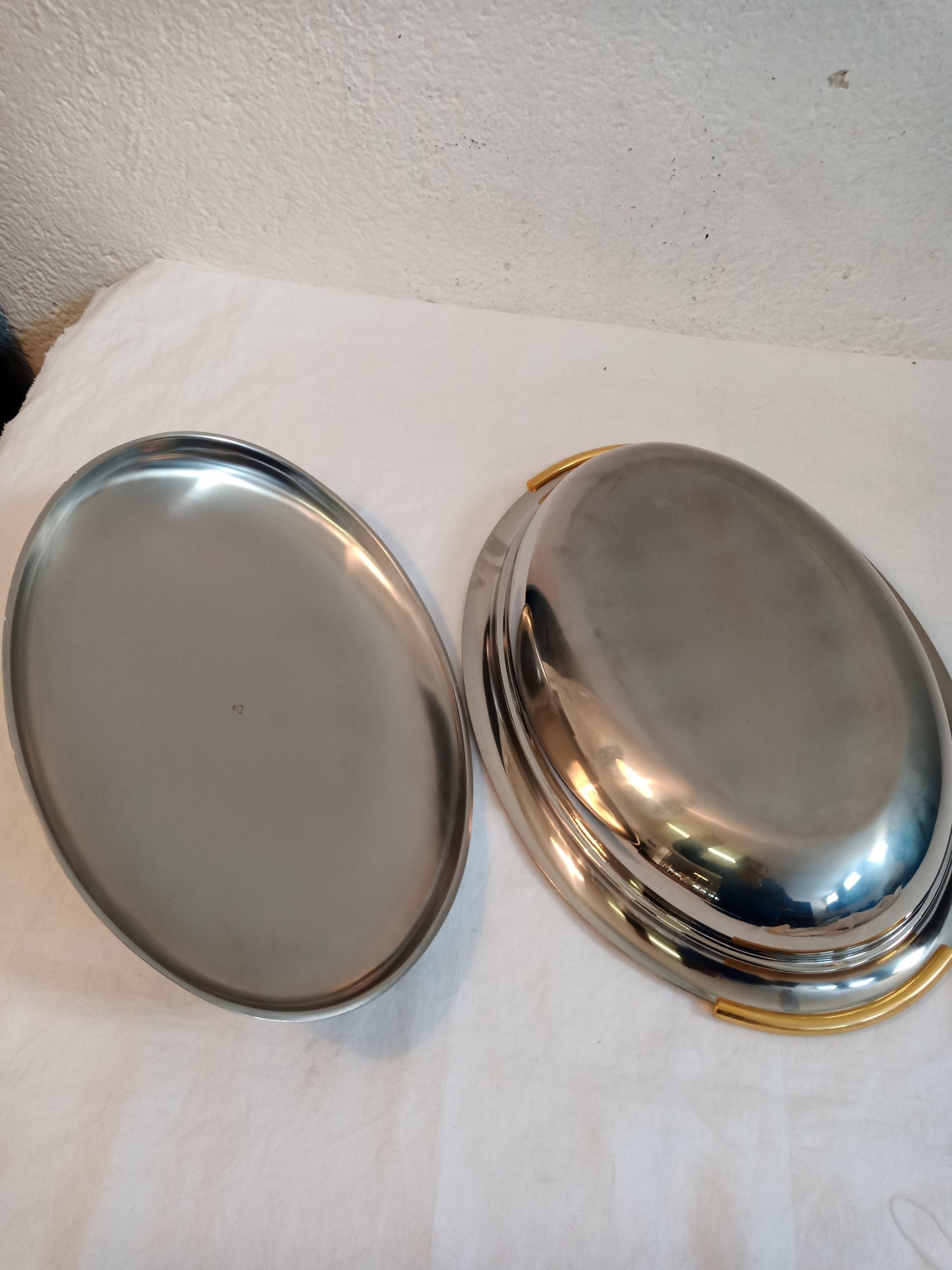 Zuppiera Ovale in Acciaio Inox 18/9 - Eleganza Italiana per Ogni Occasione