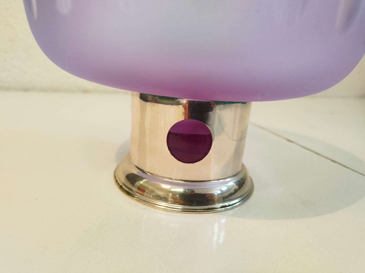 Coppa in Cristallo Viola con Base in Argento 800: Un Gioiello di Eleganza e Stile