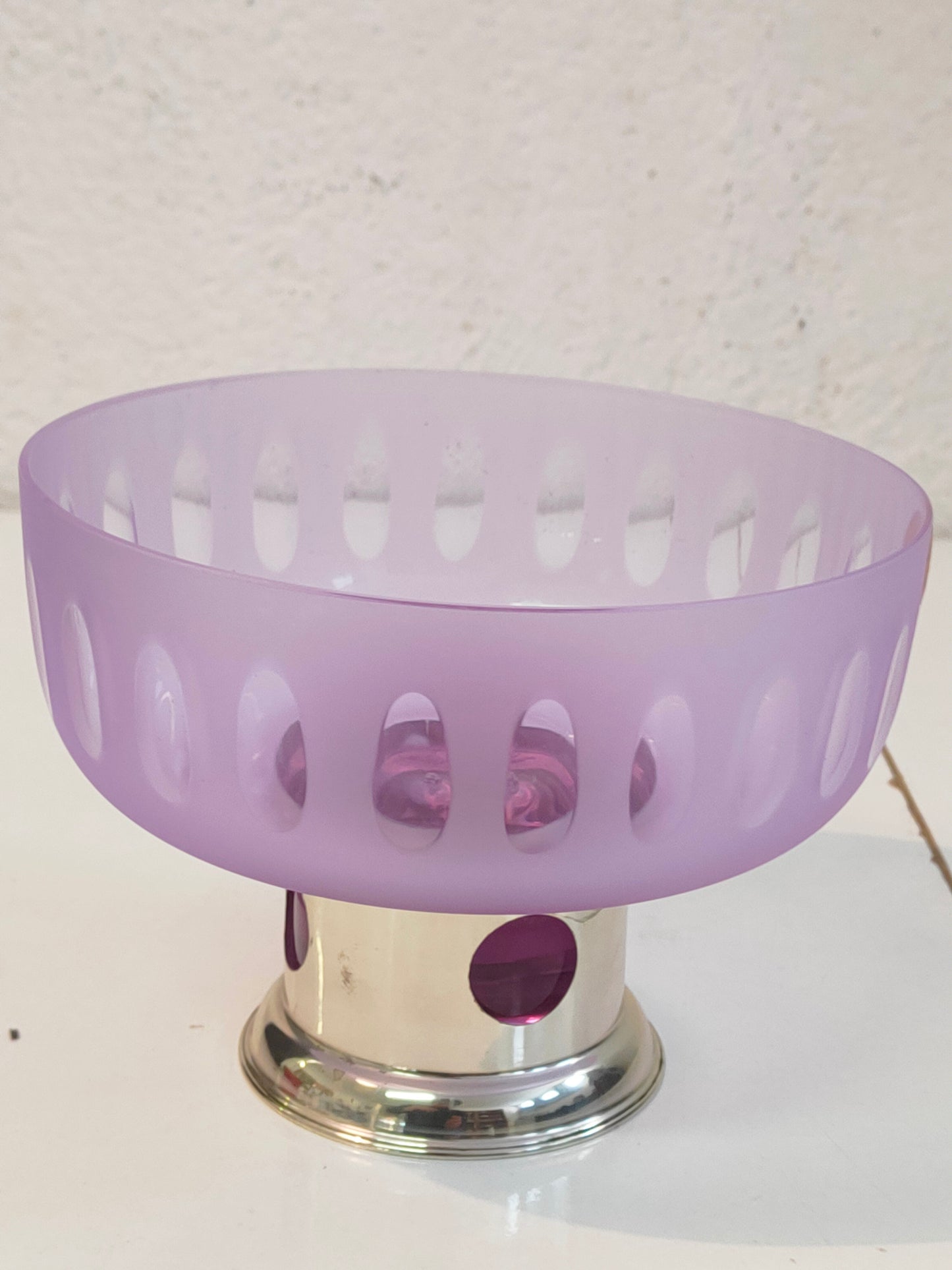Coppa in Cristallo Viola con Base in Argento 800: Un Gioiello di Eleganza e Stile