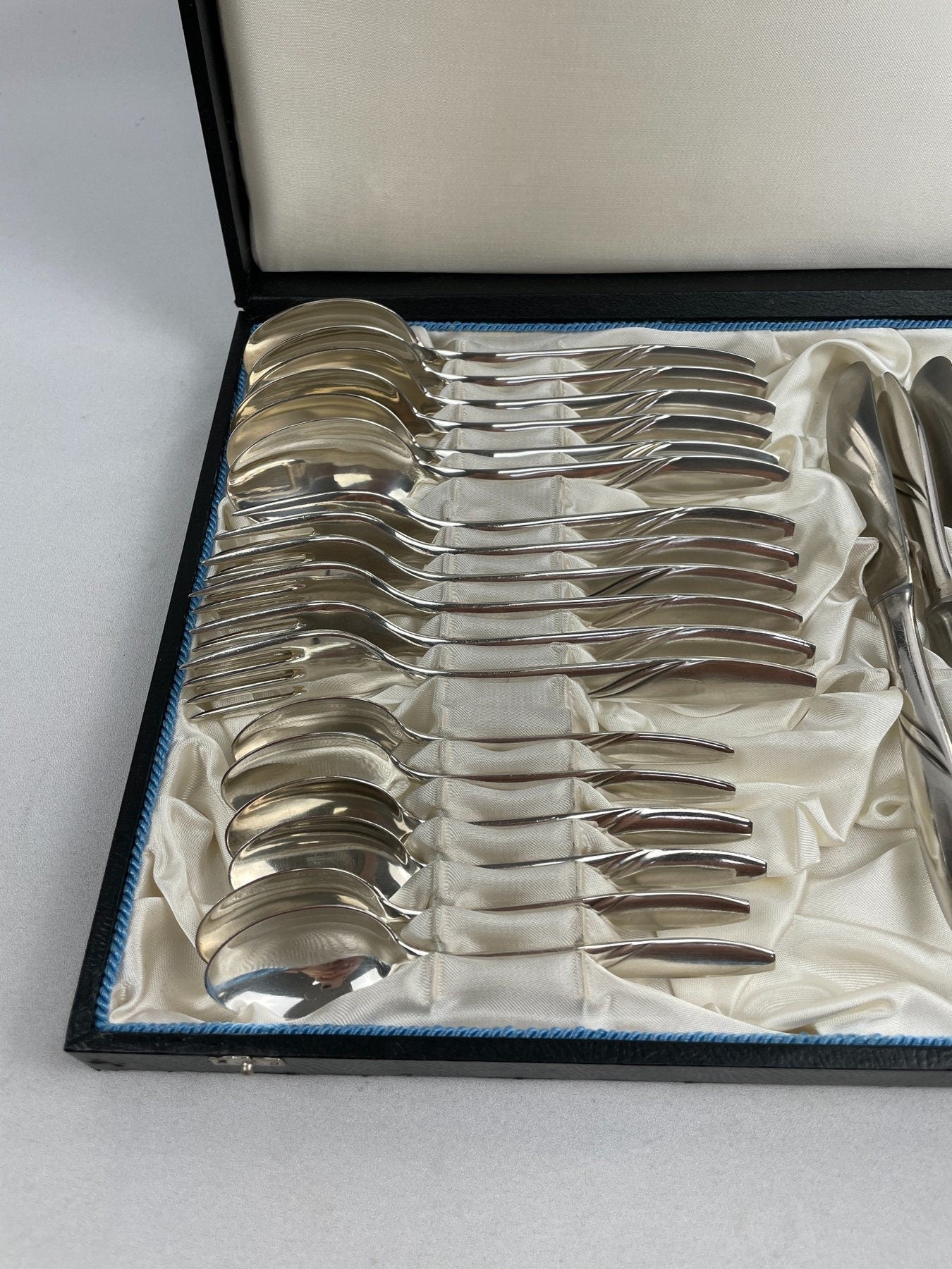 Set Posate Art Déco Placcate Argento 'SAM 60': Raffinatezza per 6 Persone