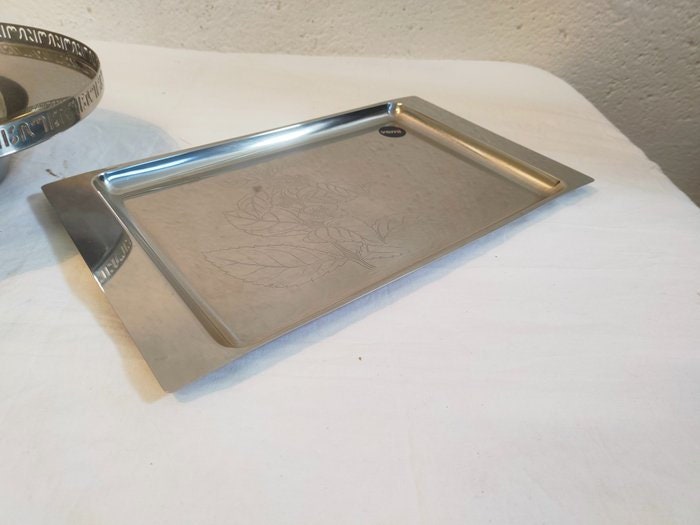 Scodella e Vassoio in Acciaio Marca Vemi - Diametro 28 cm, Misure 40x23,5 cm - Ottime Condizioni - Eleganza per la Tua Casa