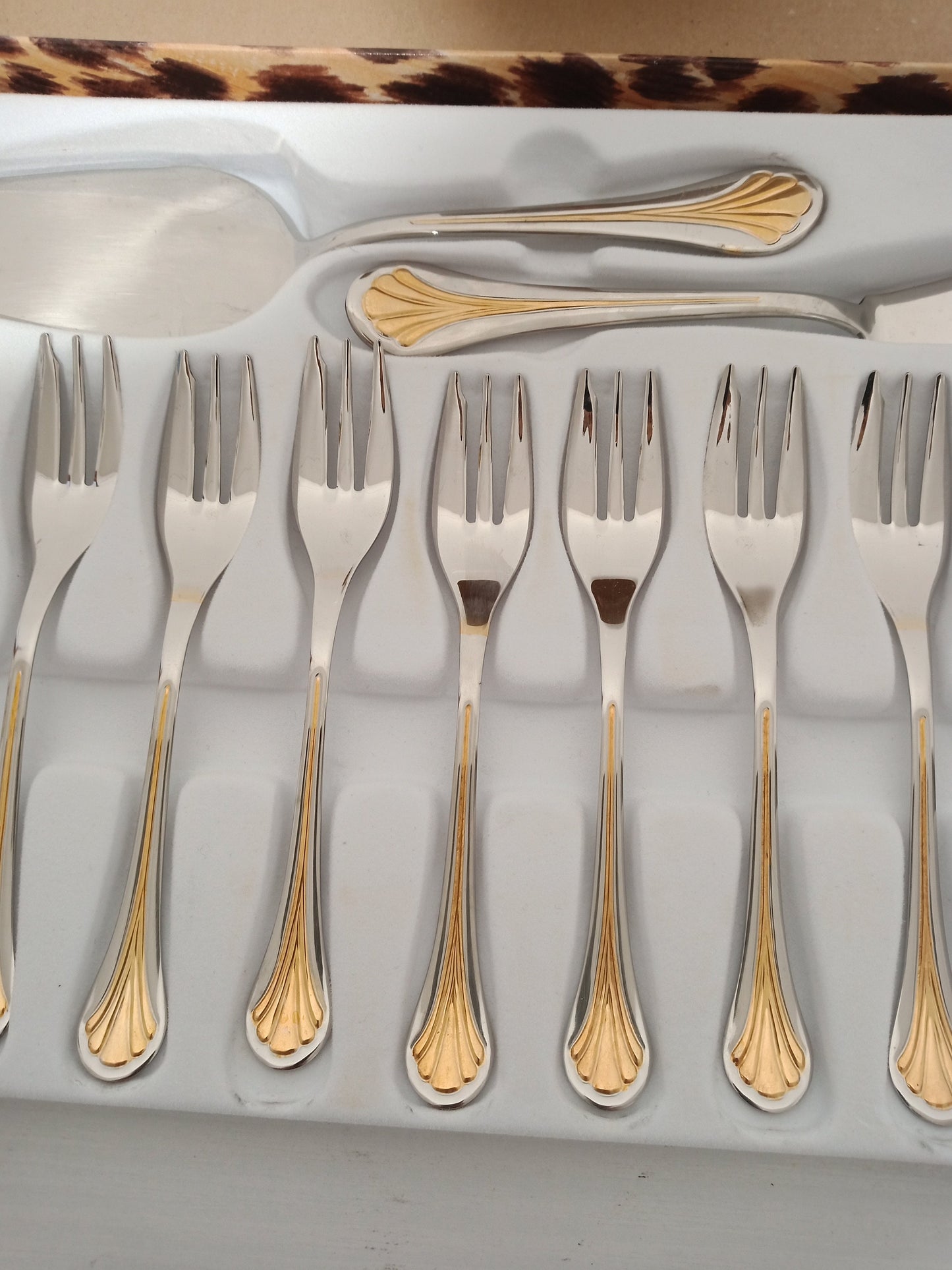 Elegante Servizio Posate per Dolce in acciaio e oro 24 carati