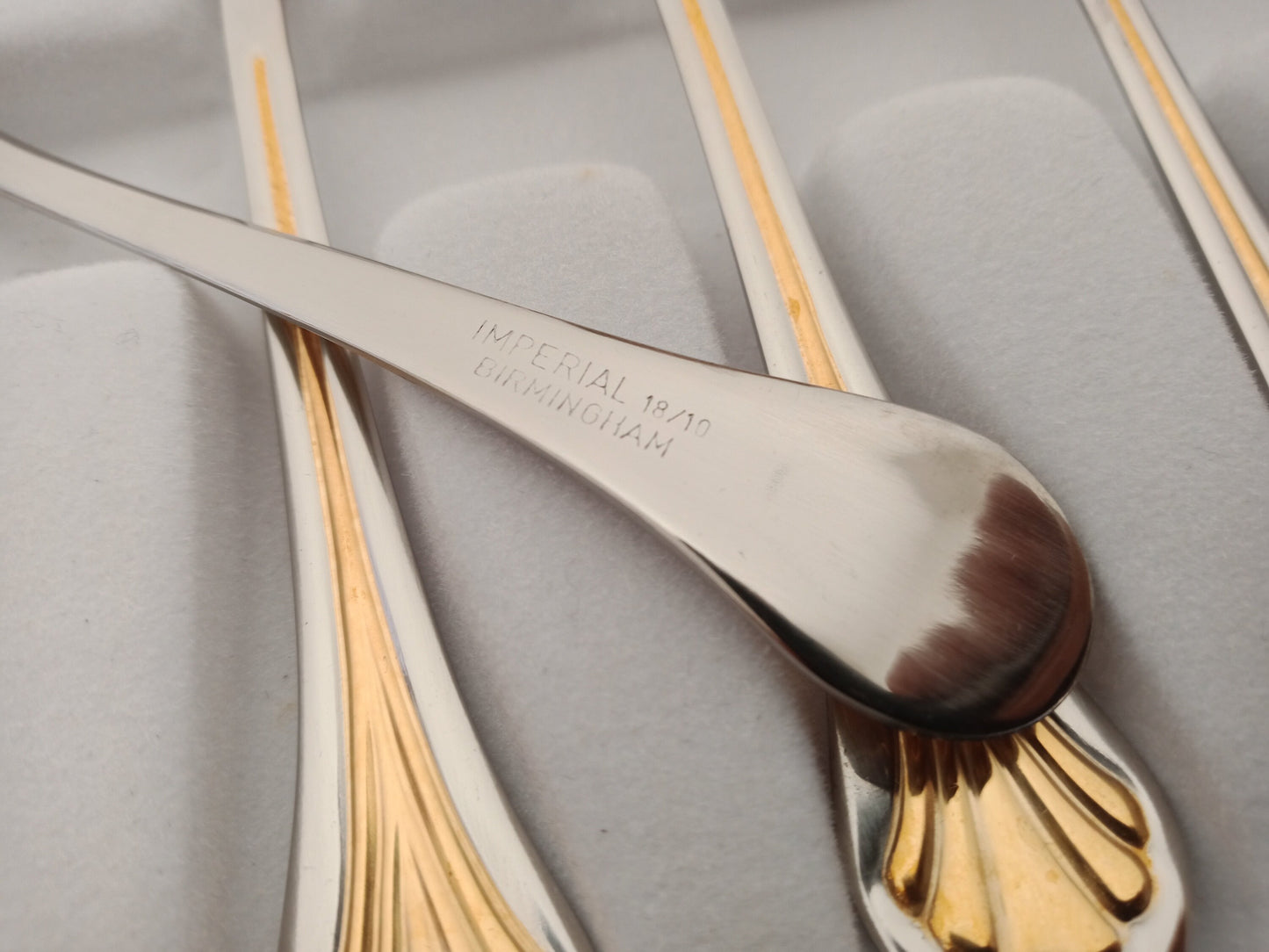 Elegante Servizio Posate per Dolce in acciaio e oro 24 carati