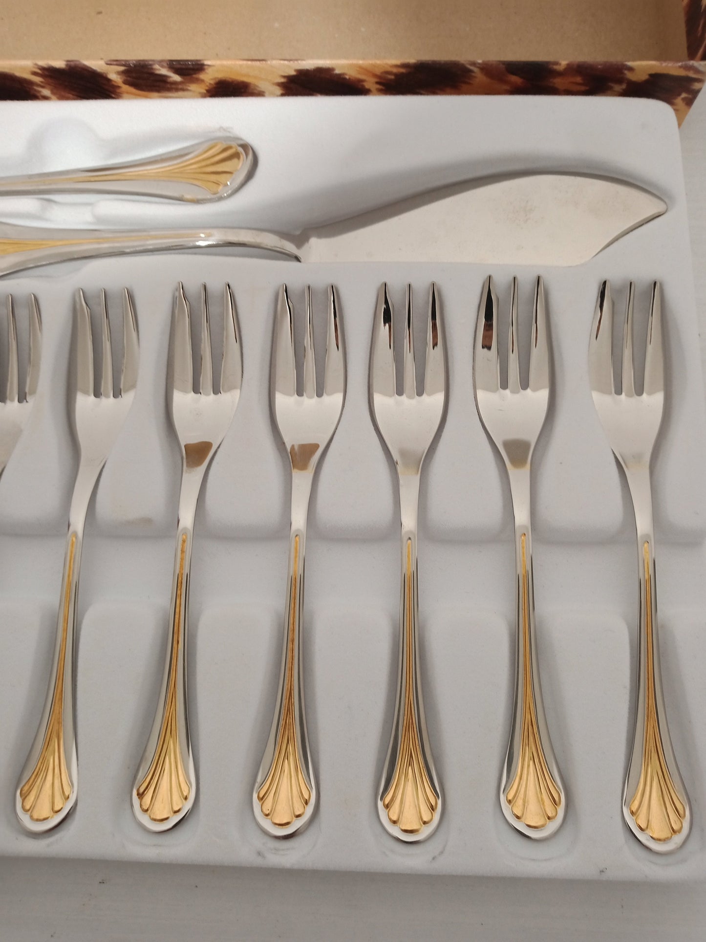Elegante Servizio Posate per Dolce in acciaio e oro 24 carati